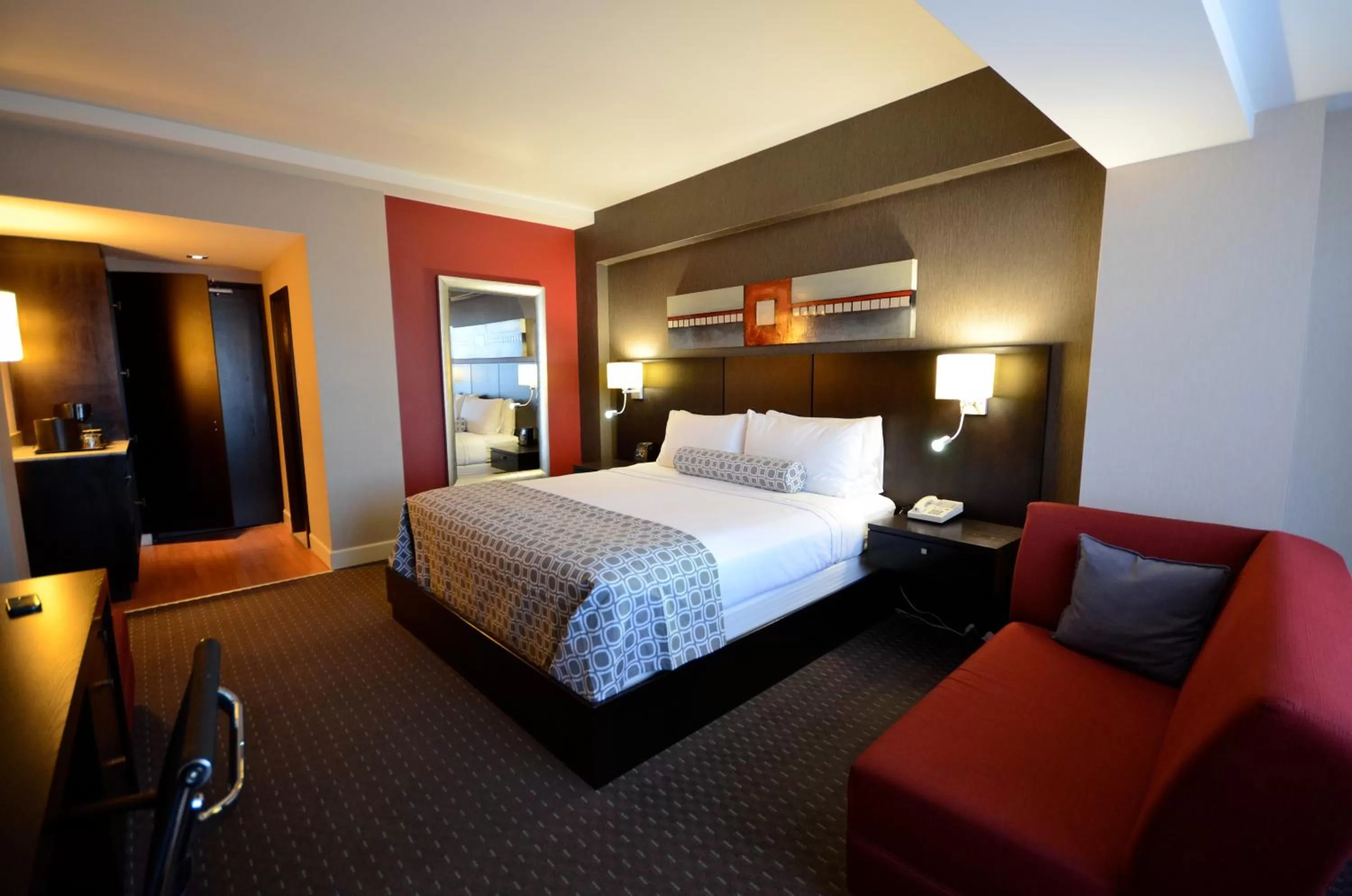 Bed in Armon Plaza Montreal Airpt, Trademark Collection by Wyndham