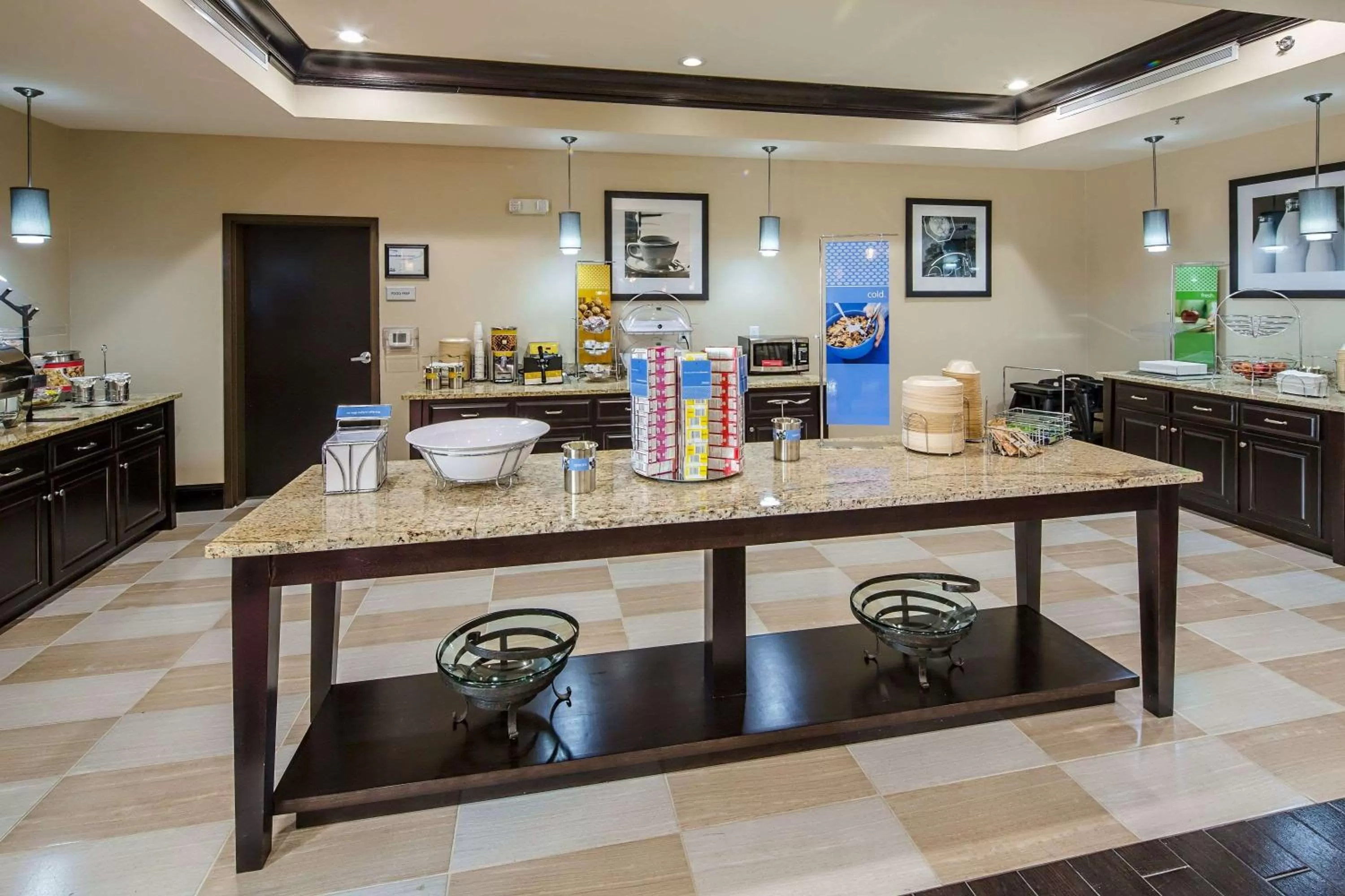 Dining area in Hampton Inn Augusta Fort Eisenhower