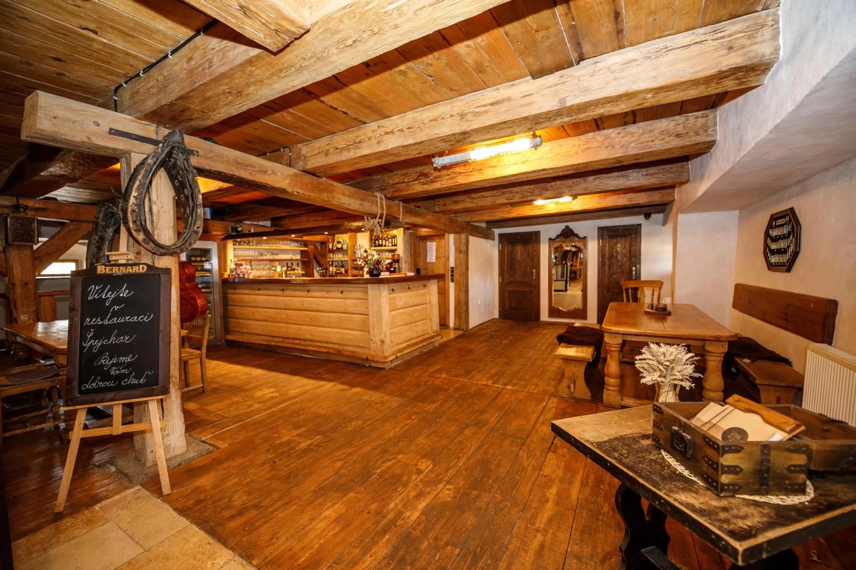 Restaurant/places to eat in Dvůr Pecínov