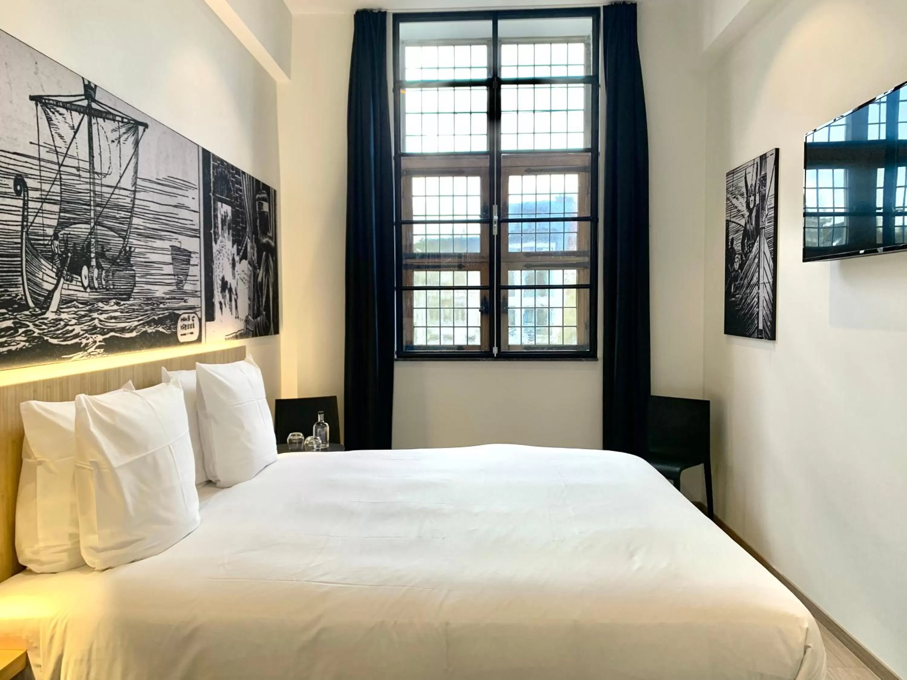 View (from property/room), Bed in Comic Art Hotel