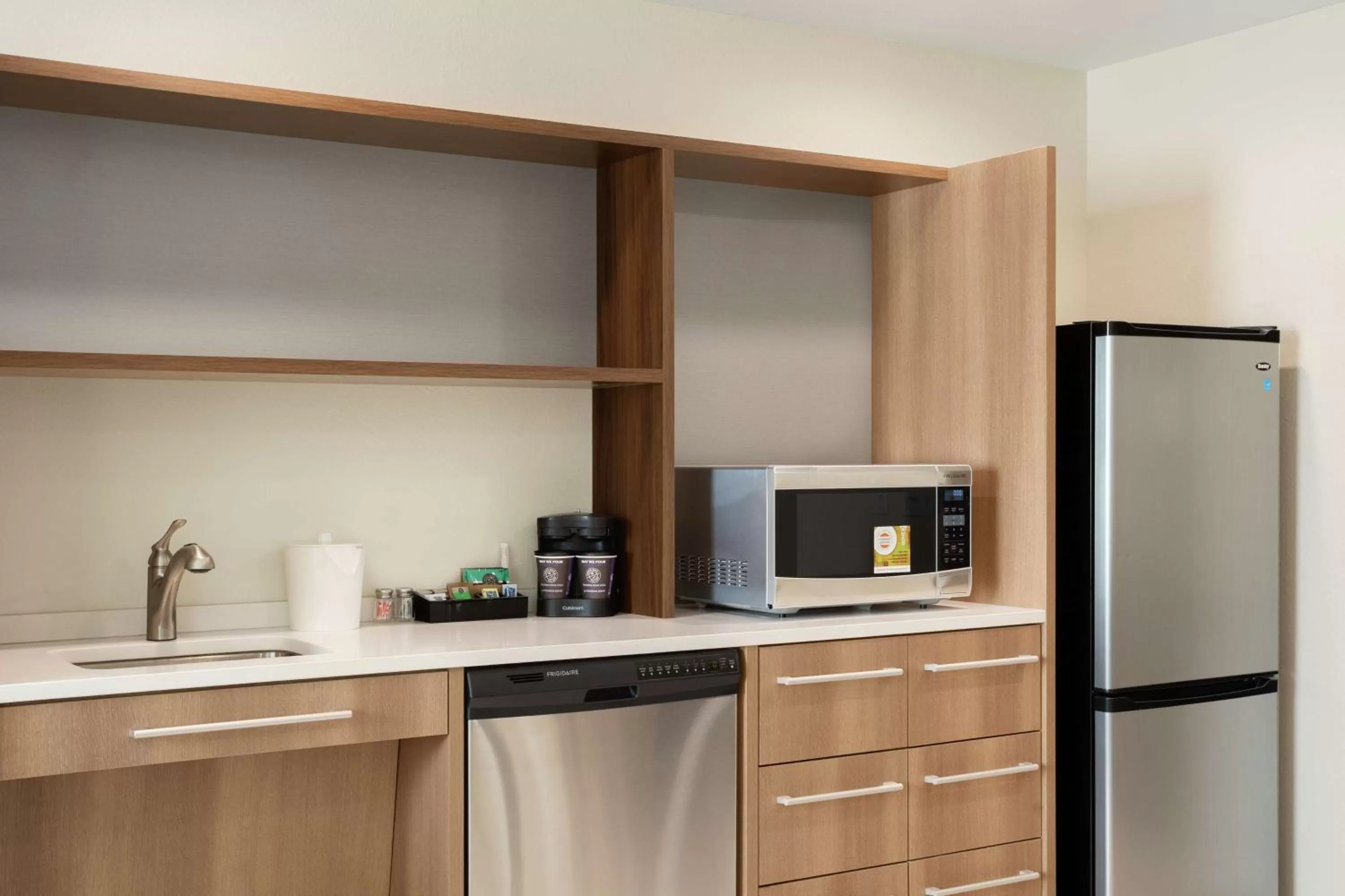 Kitchen or kitchenette in Home2 Suites By Hilton Warminster Horsham