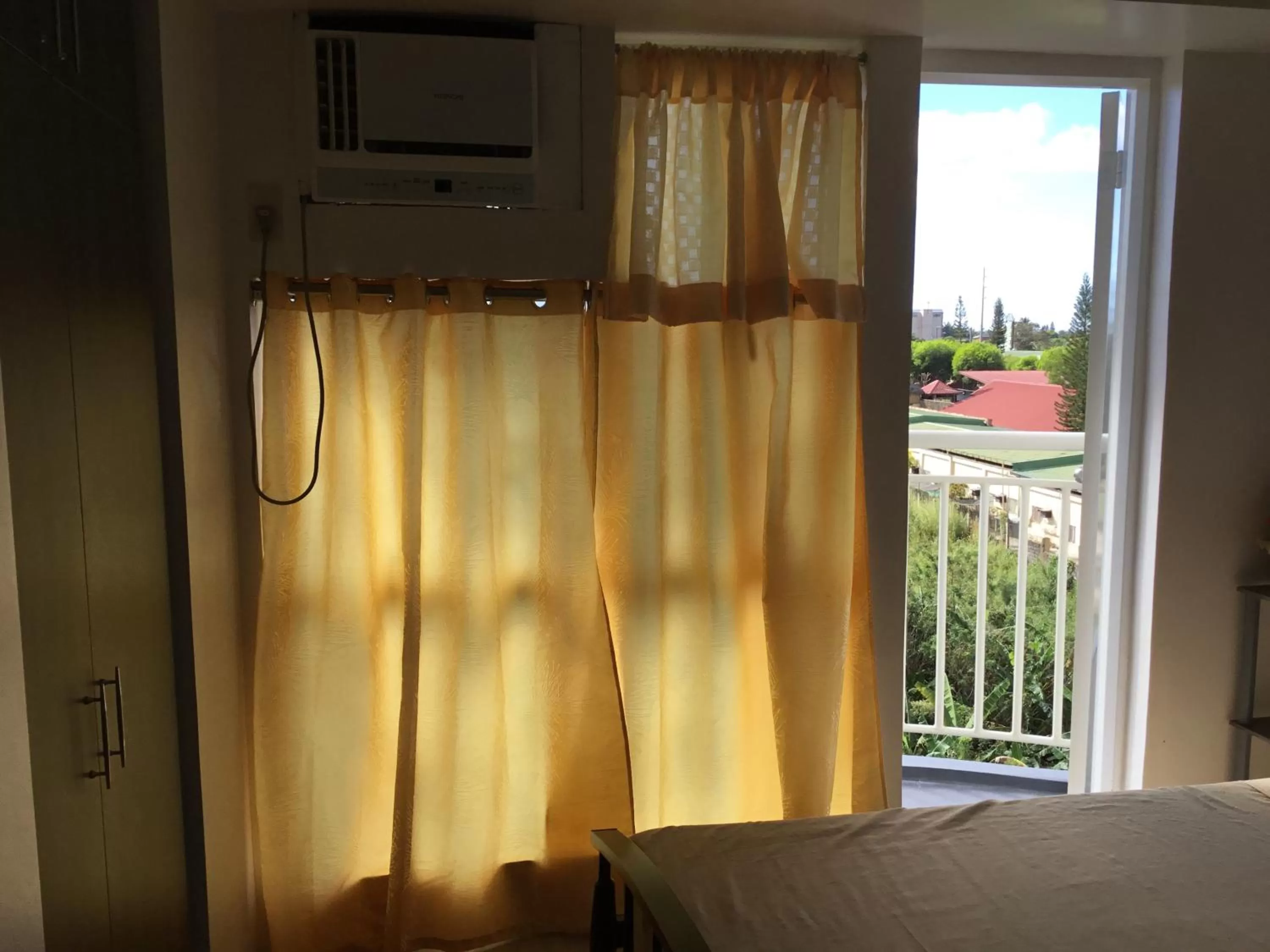 Bed in Condo with Free Swimming Pool & Viewing Deck