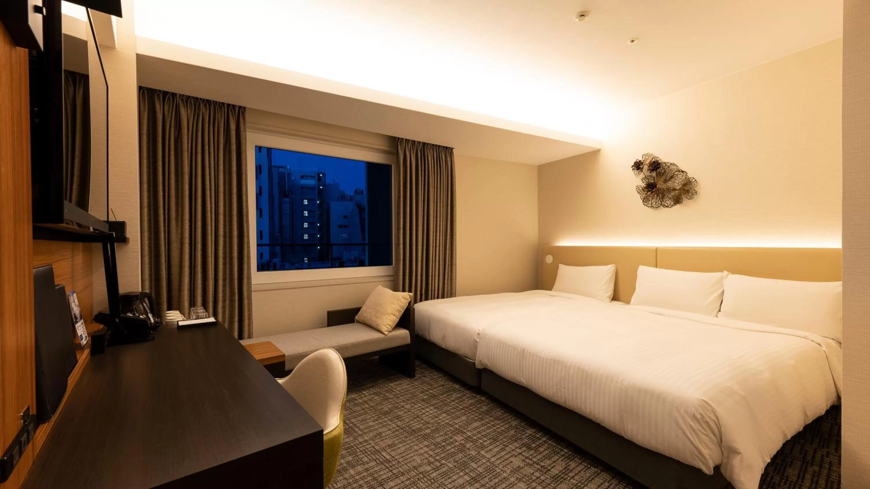 Photo of the whole room, Bed in Premier Hotel -CABIN PRESIDENT- Osaka