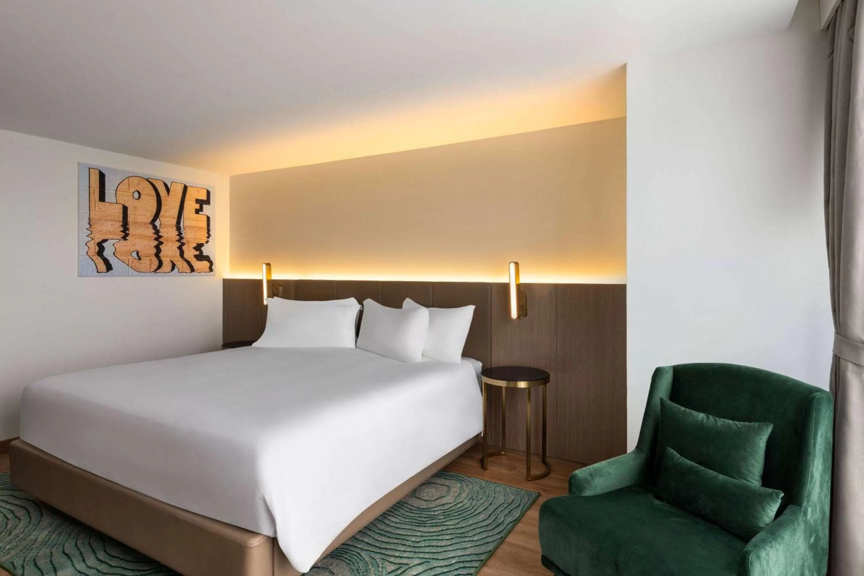 Photo of the whole room, Bed in Dolce by Wyndham Hollywood