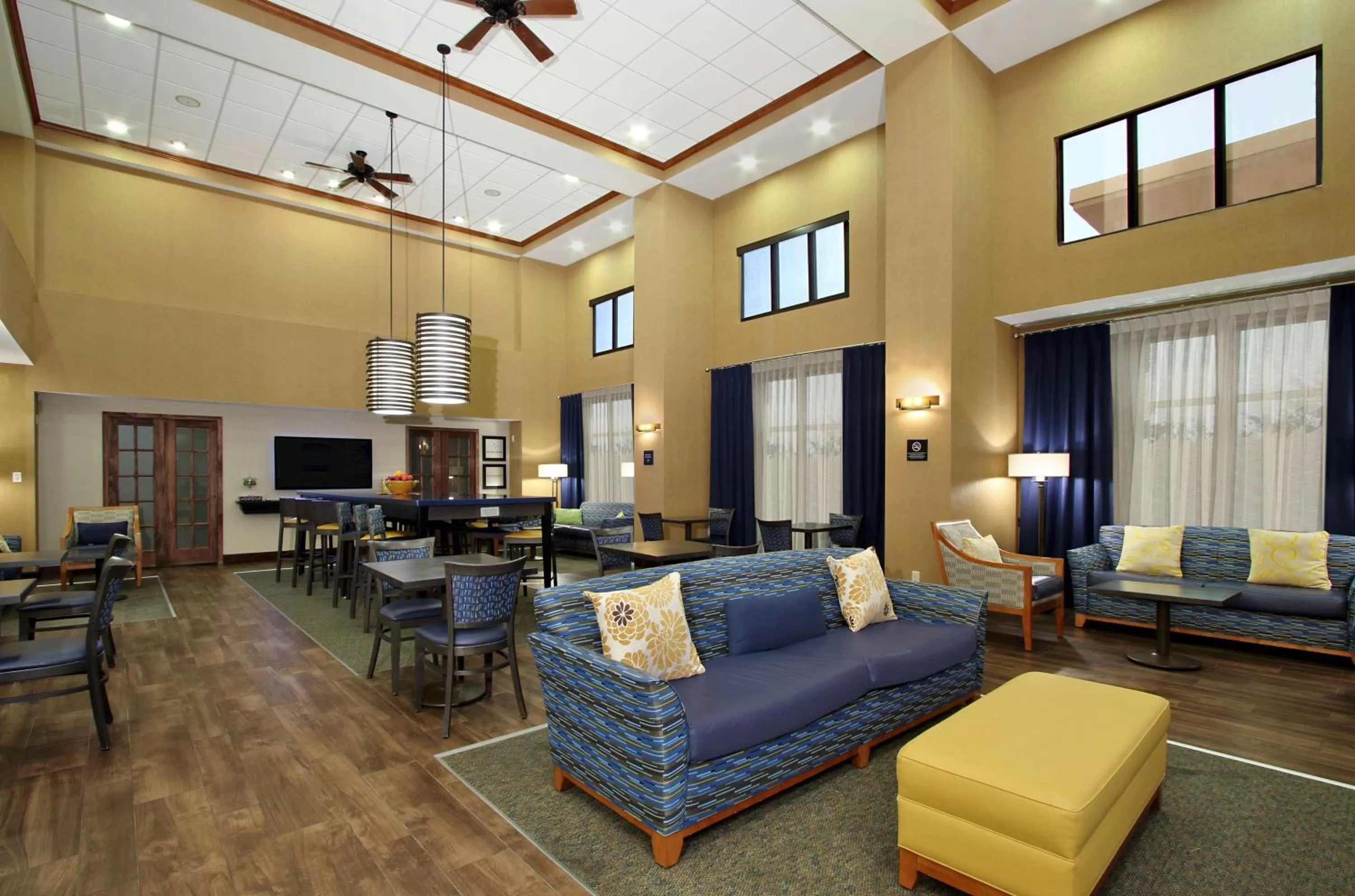Lobby or reception in Hampton Inn & Suites Madisonville