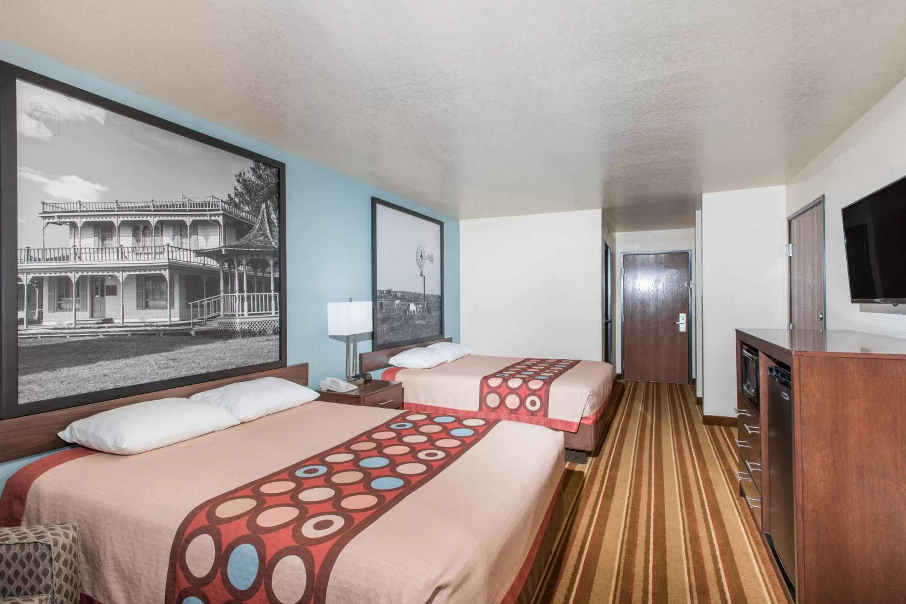 Bedroom, Bed in Super 8 by Wyndham Claremore OK