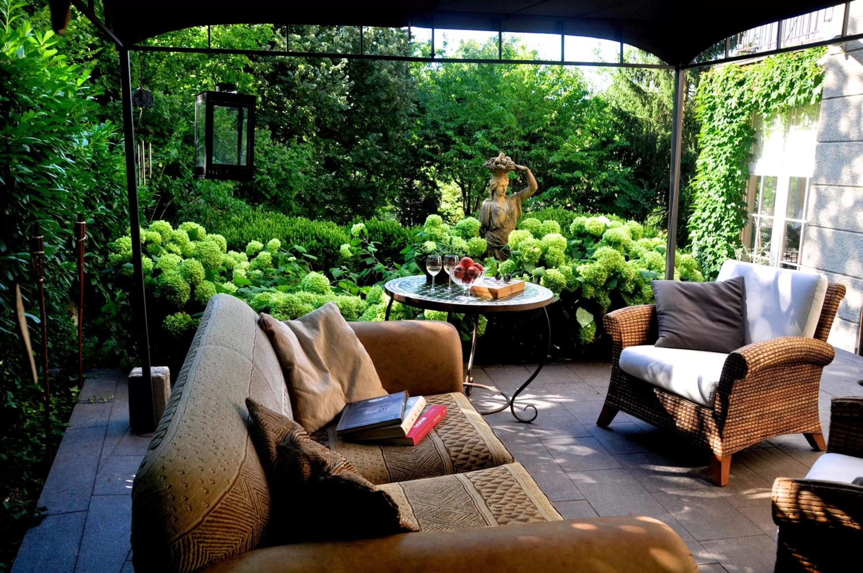 Garden, Restaurant/Places to Eat in Embassy Row BnB