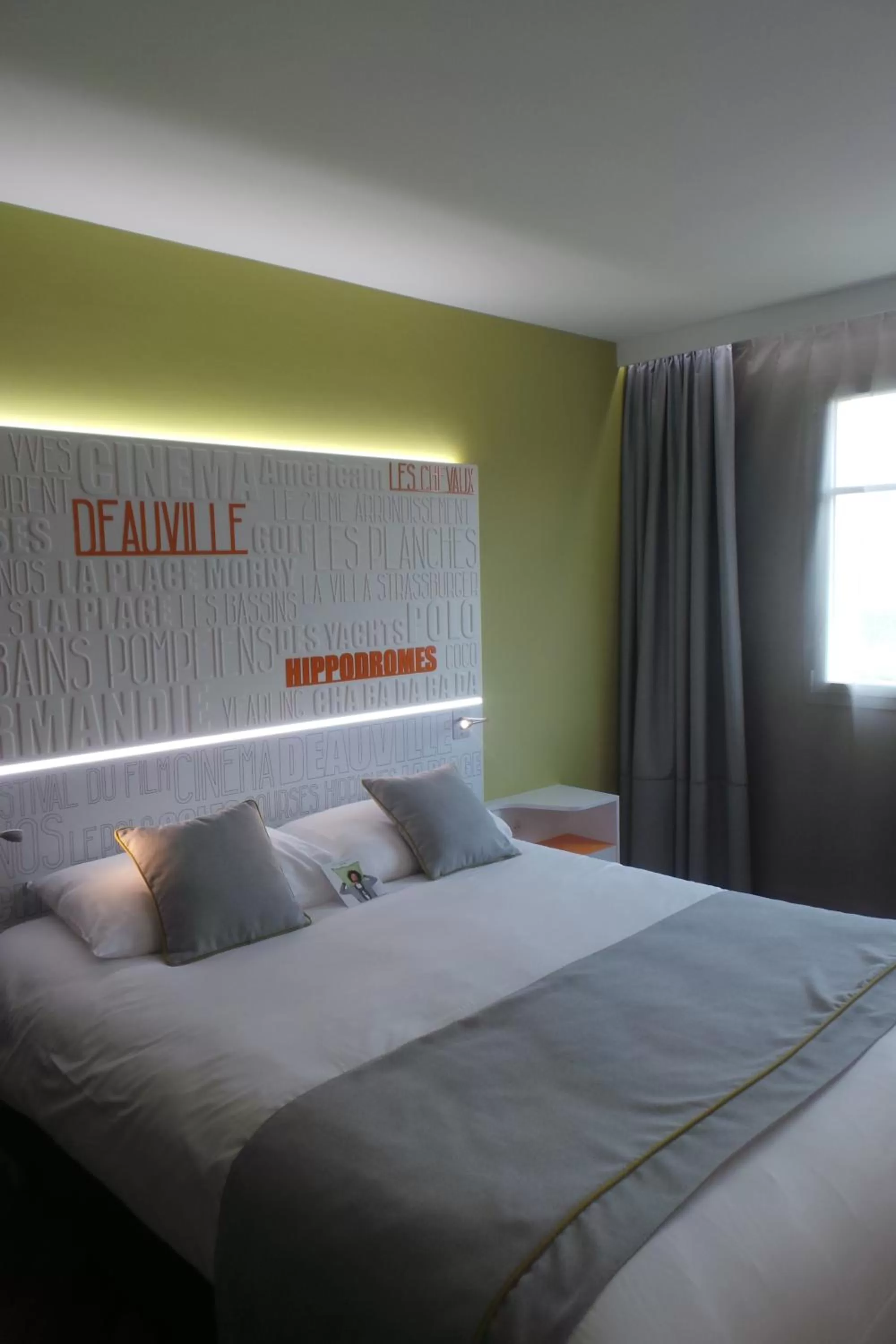 Photo of the whole room, Bed in ibis Styles Deauville Centre
