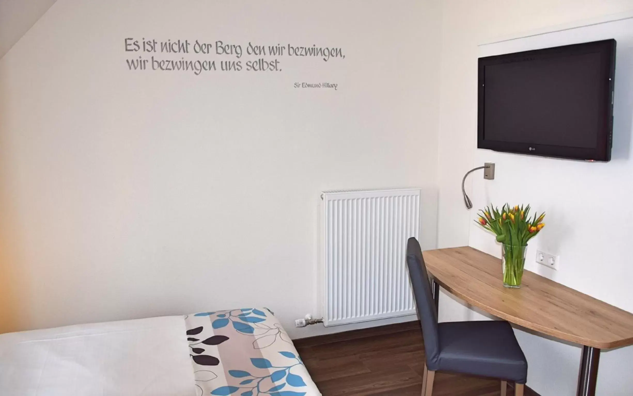 Triple Room with Bath in Cafe-Hotel Altreuter Triple Room with Bath in Cafe-Hotel Altreuter