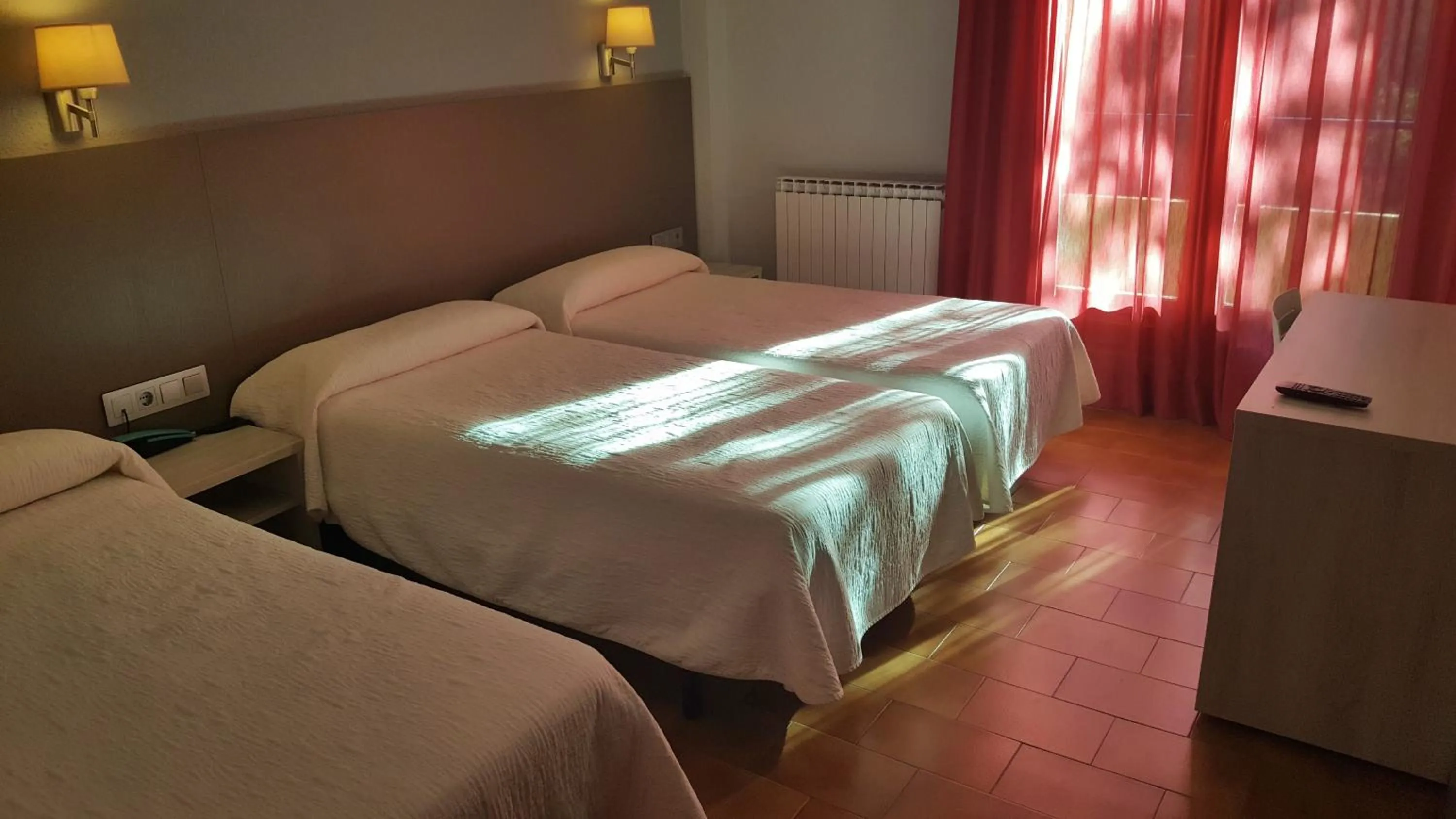 Photo of the whole room, Bed in Hotel Meson de L’Ainsa