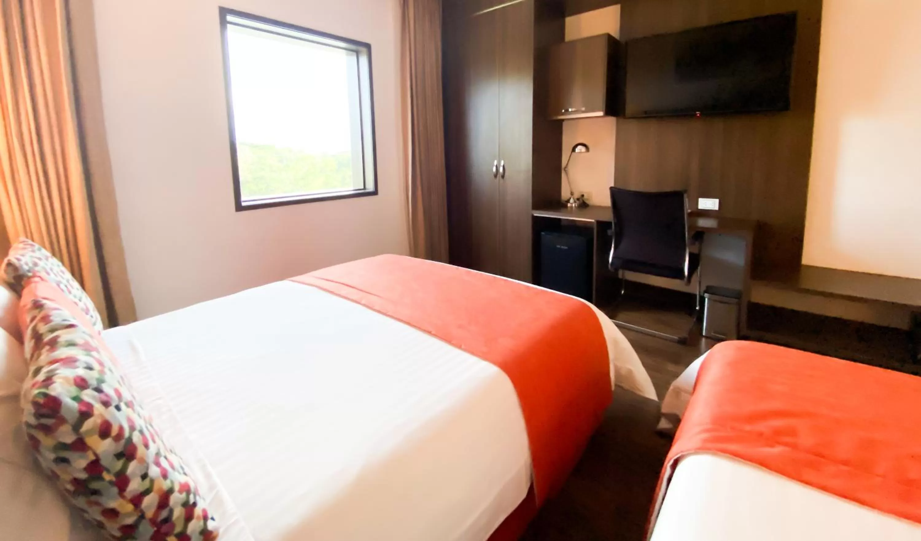 Bathroom, Bed in Hotel Real Elim International