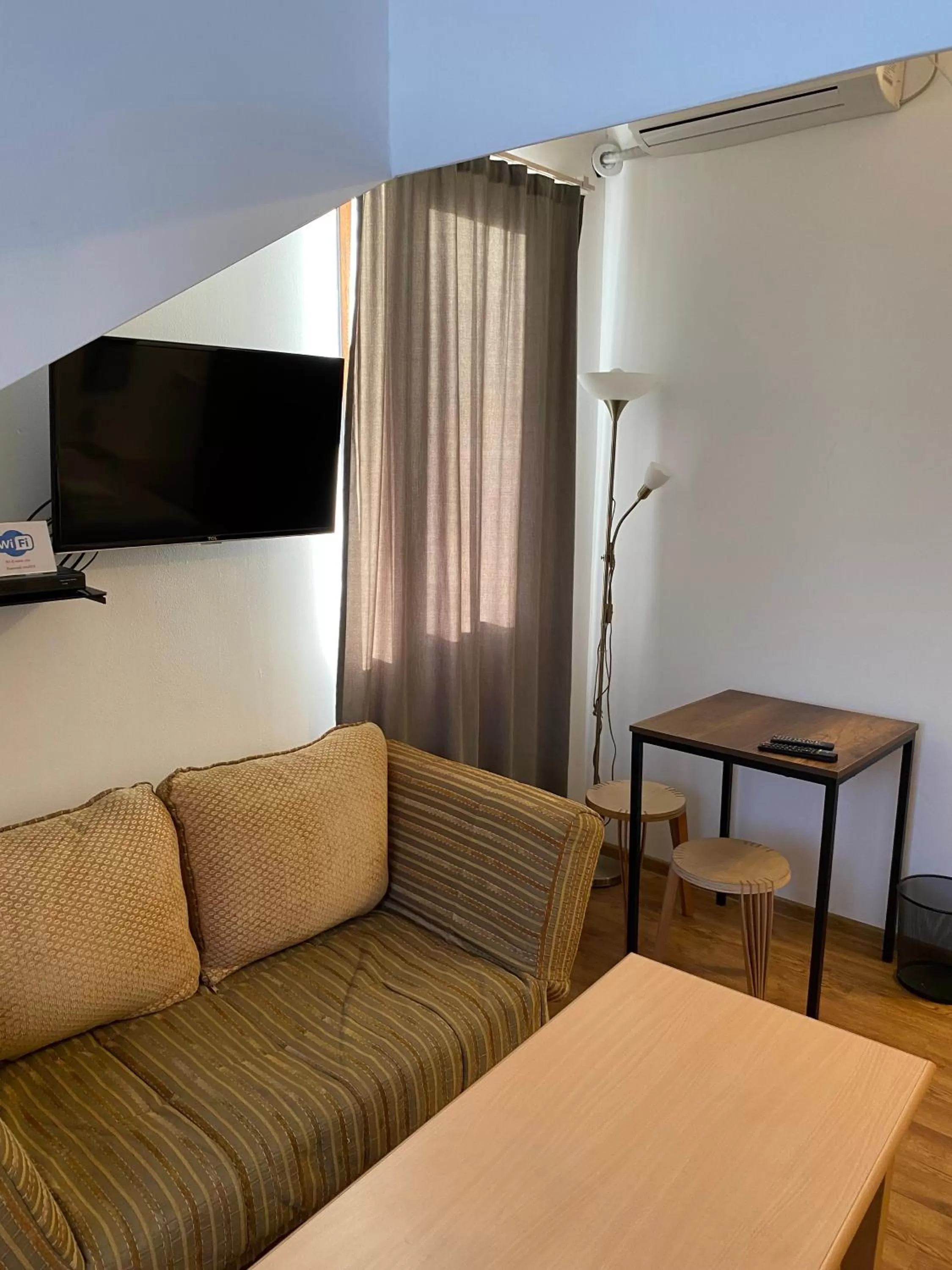 TV/Entertainment Center in Hotel Cité