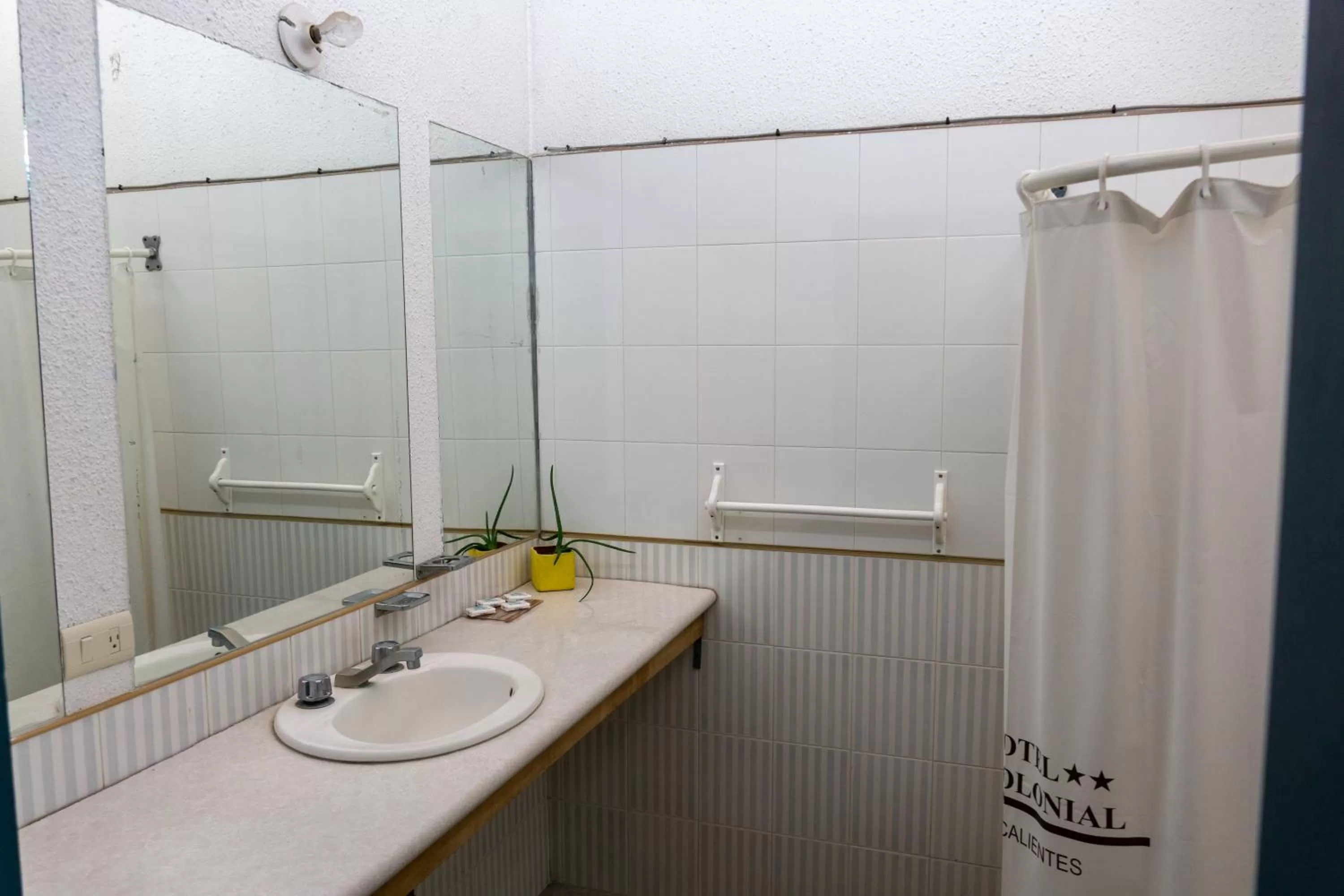 Bathroom in Hotel Colonial