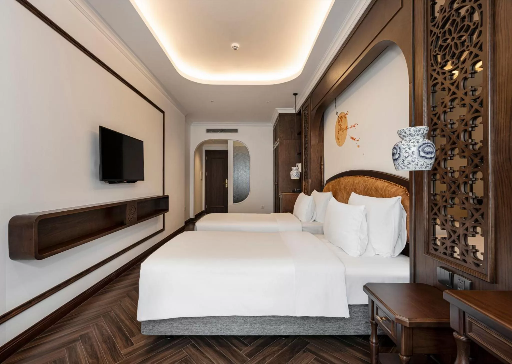 Photo of the whole room, Bed in Paradise Suites Nguyen Khuyen