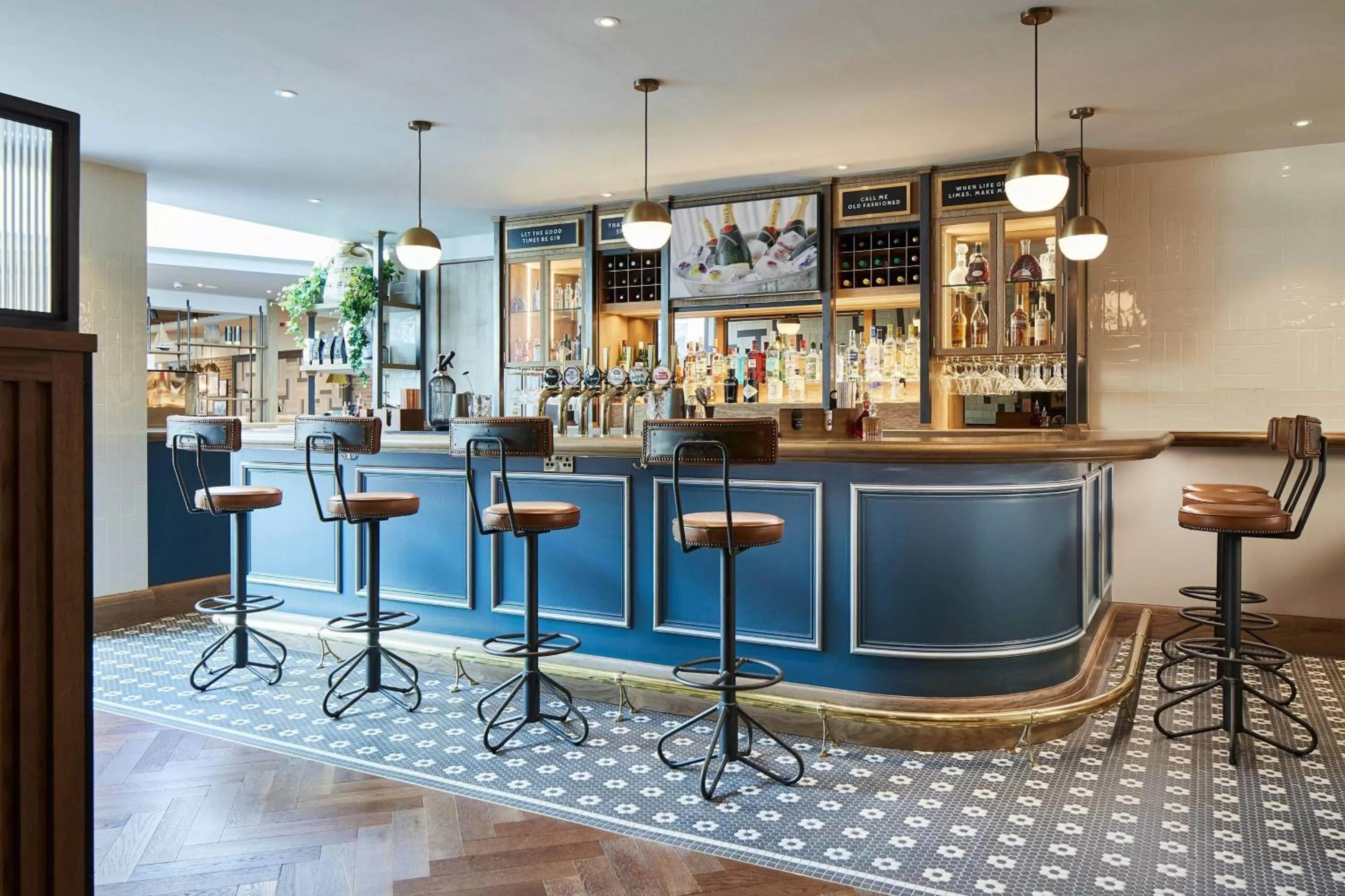 Lounge or bar in London Marriott Hotel Kensington