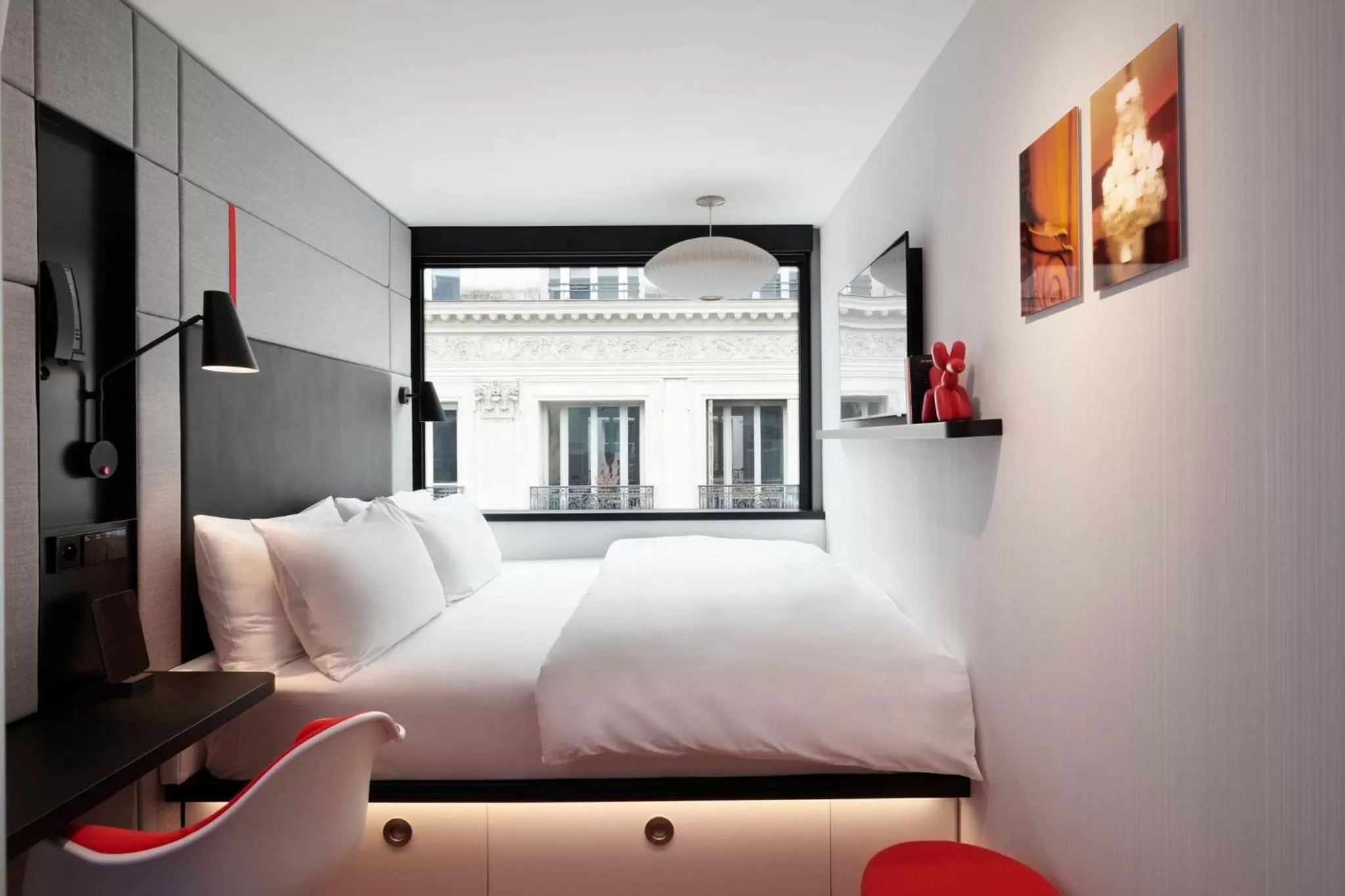 King Room - single occupancy in citizenM Paris Opera