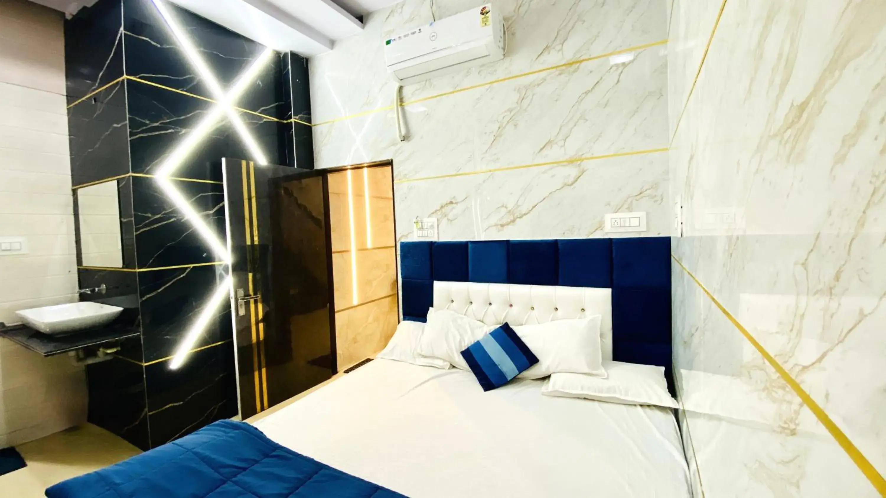 Deluxe Double or Twin Room - single occupancy in HOTEL MARK Deluxe Double or Twin Room - single occupancy in HOTEL MARK