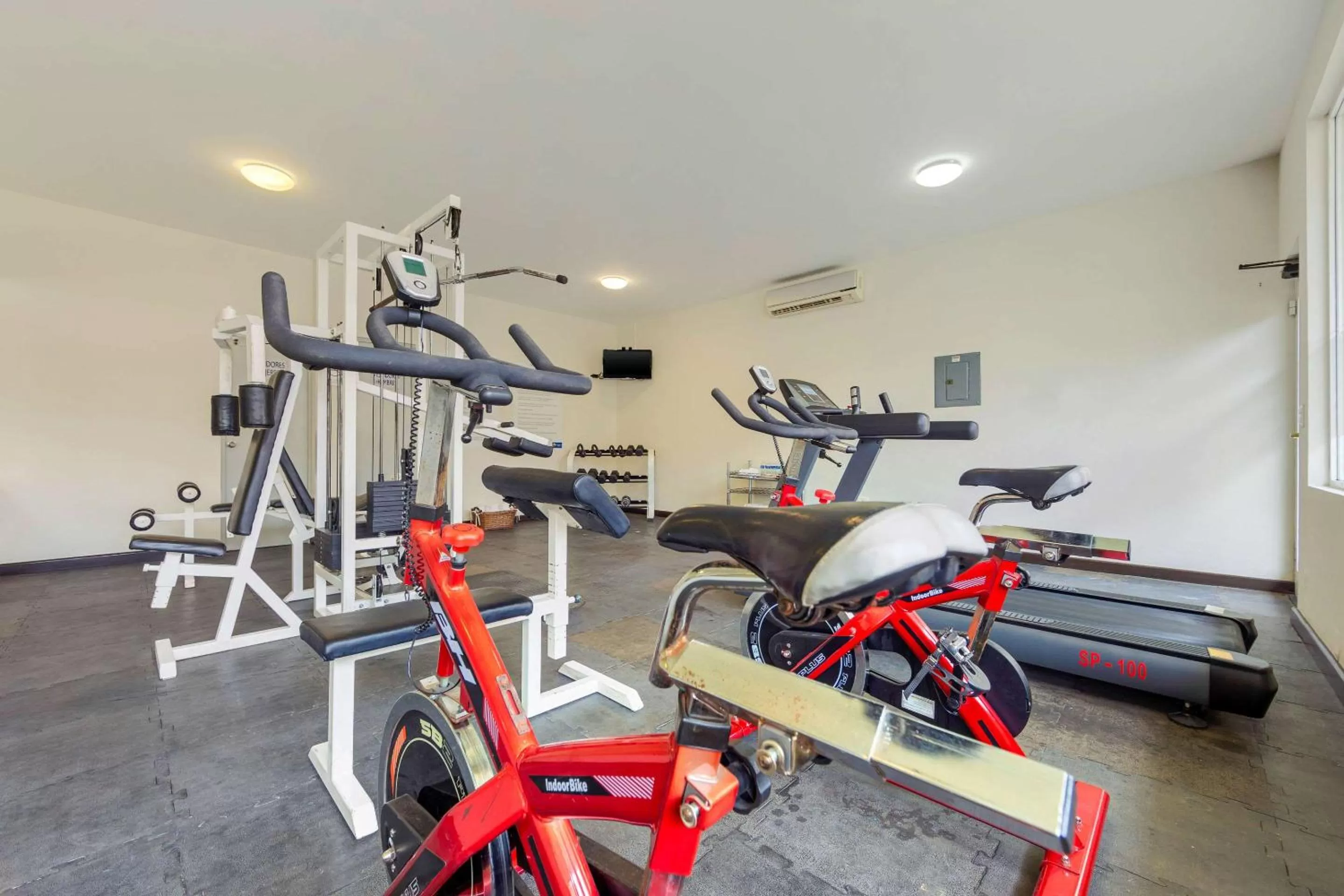 Fitness centre/facilities in Comfort Inn Monterrey Norte