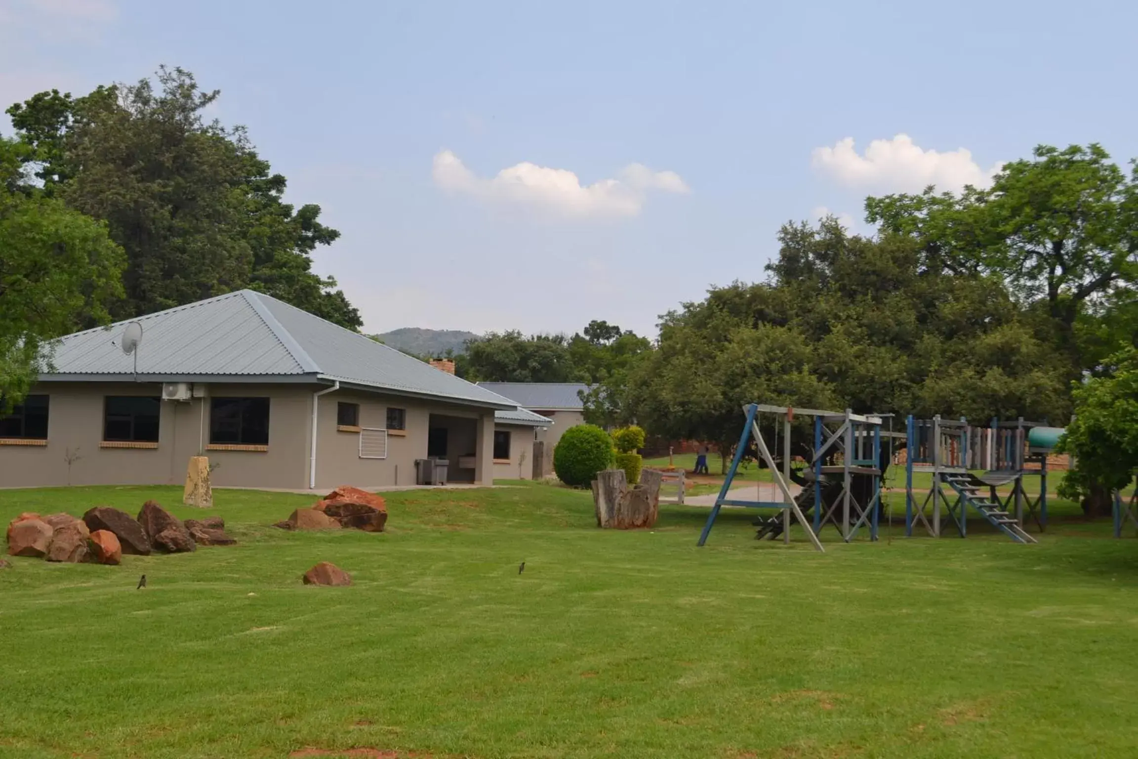 Three-Bedroom Bungalow in ATKV Buffelspoort Three-Bedroom Bungalow in ATKV Buffelspoort