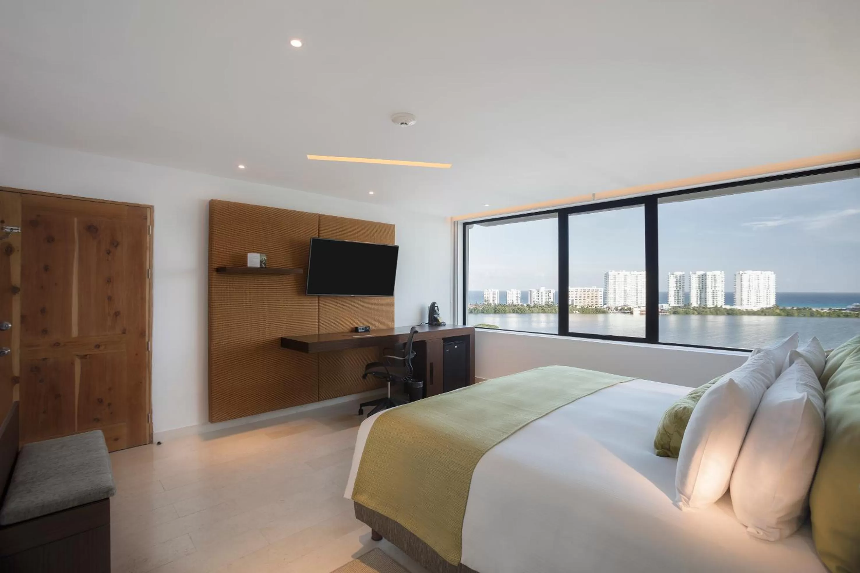 Photo of the whole room, Bed in Presidente InterContinental Cancun Resort