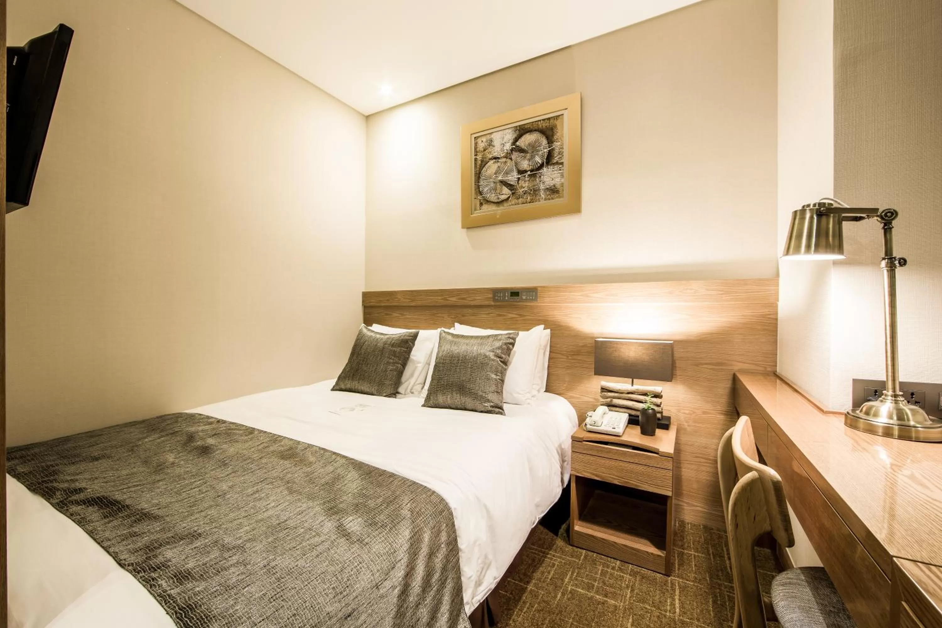 Bedroom, Bed in Golden Seoul Hotel