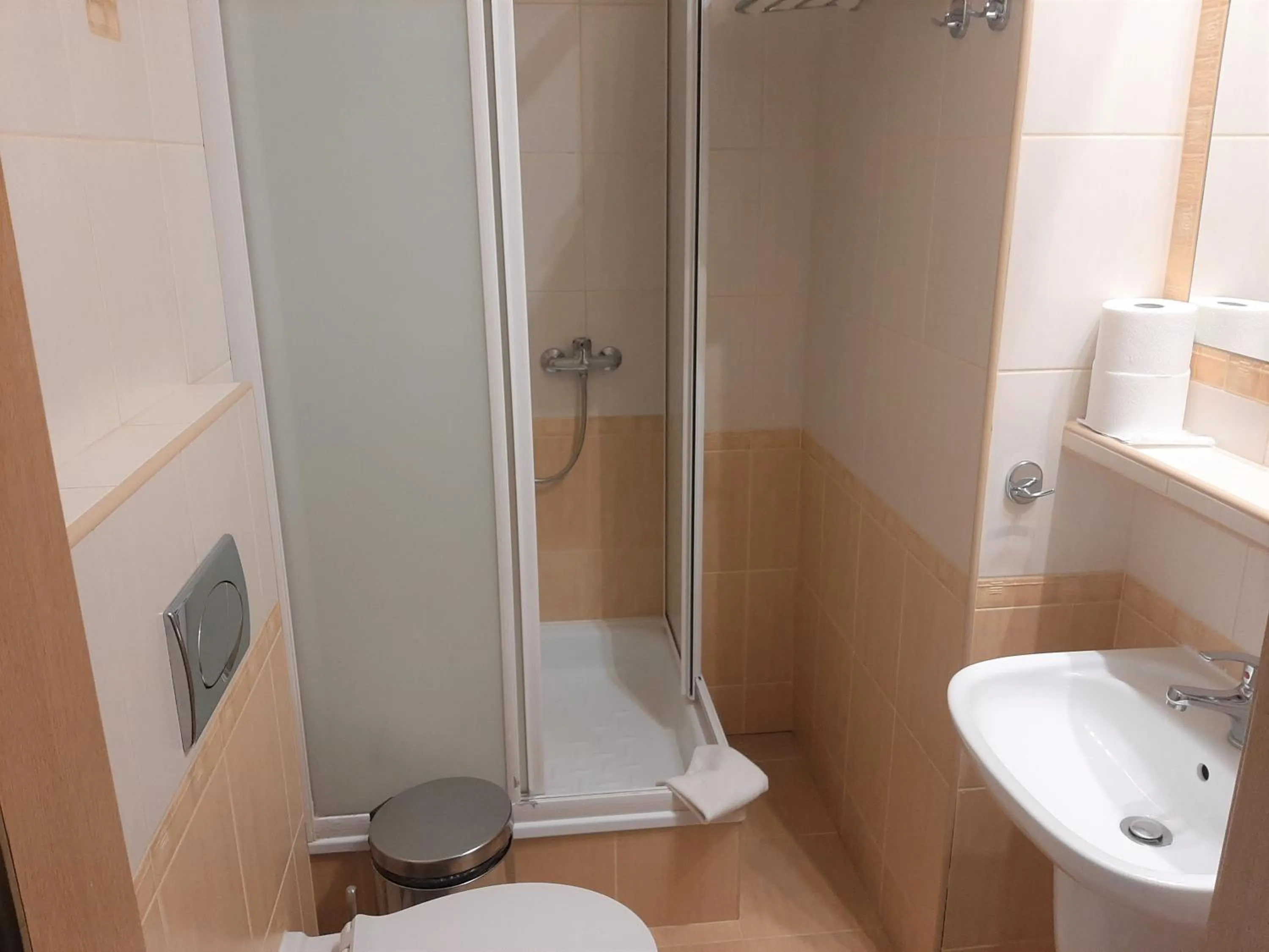 Shower in Hotel Wodnik