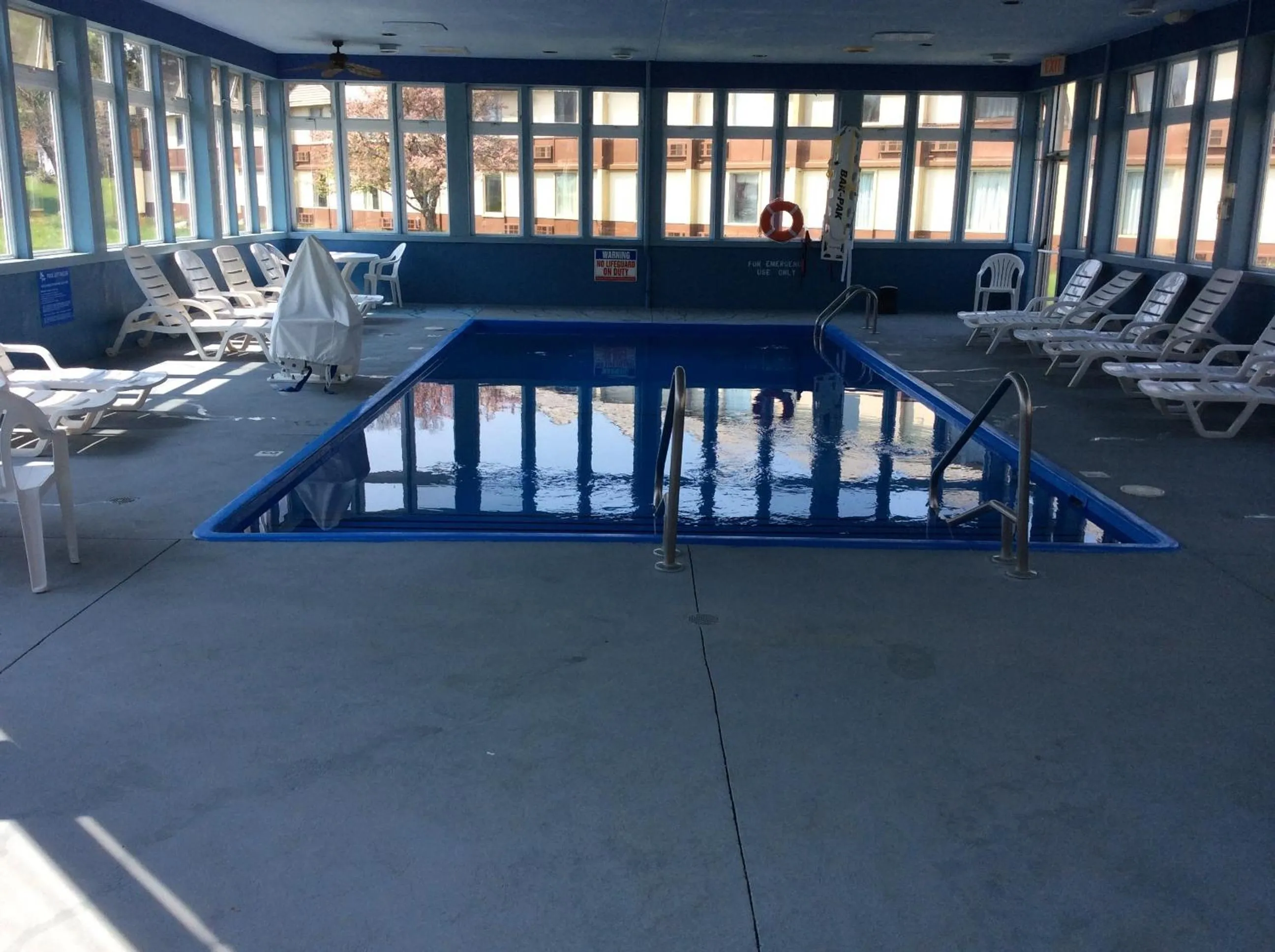 Swimming pool in Days Inn by Wyndham Albion