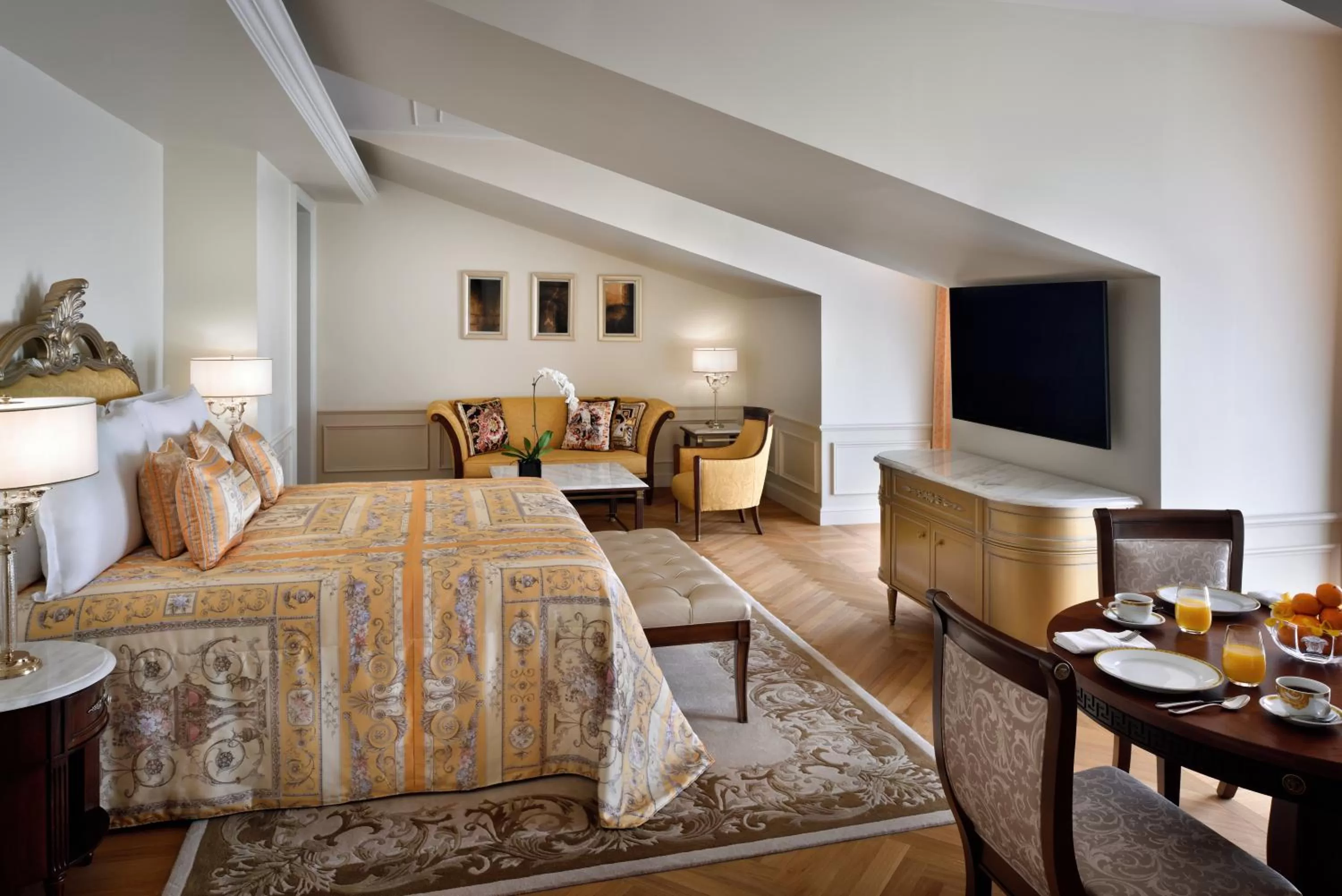 Seating area, Bed in Palazzo Versace Dubai