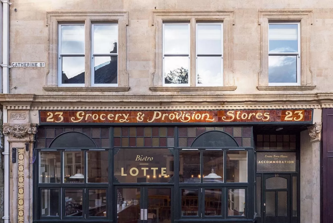 Property building in Bistro Lotte