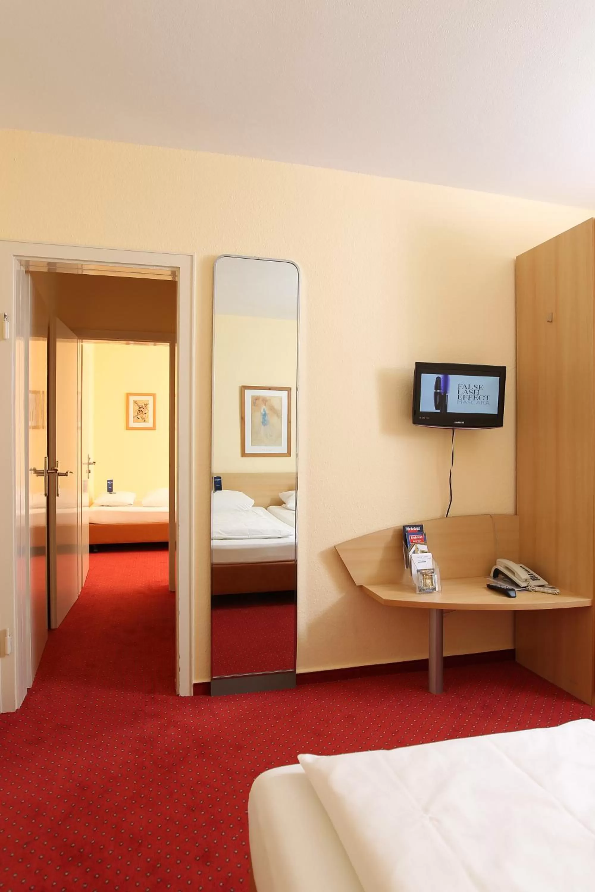Photo of the whole room, Bed in Comfort Garni Stadtzentrum Hotel