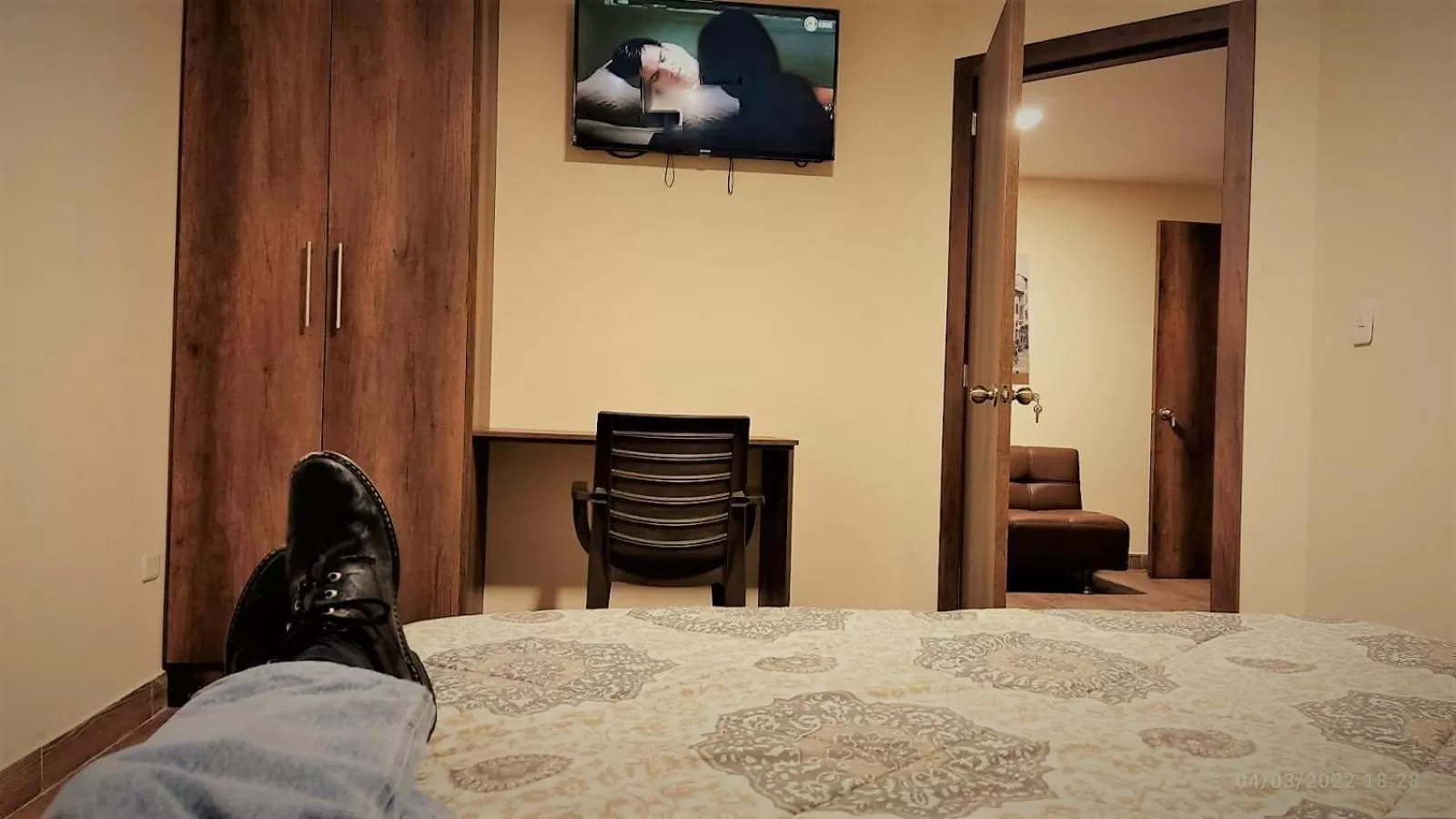 Bedroom, TV/Entertainment Center in Apart Cayambe