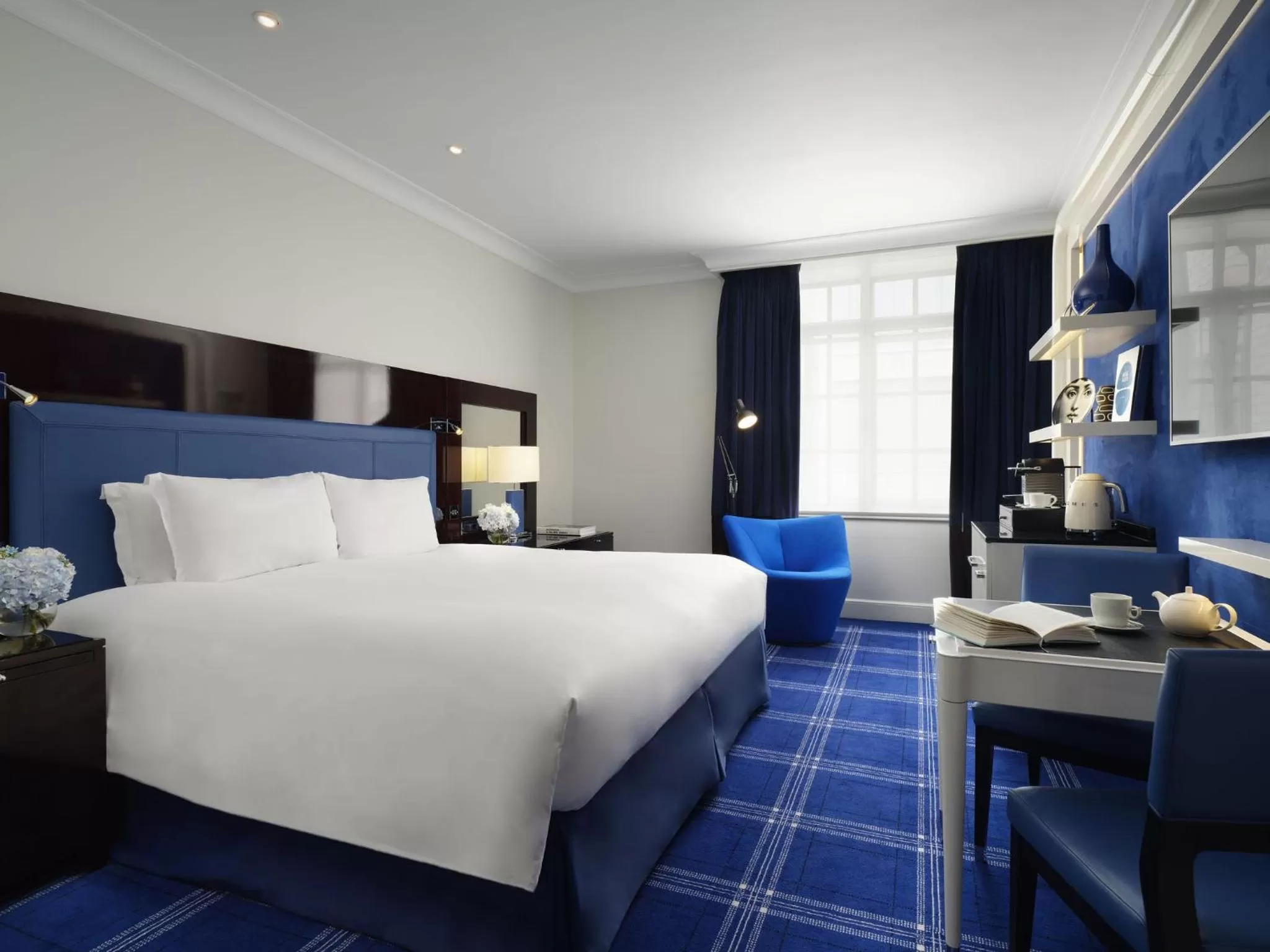 Bedroom, Bed in Sofitel London St James