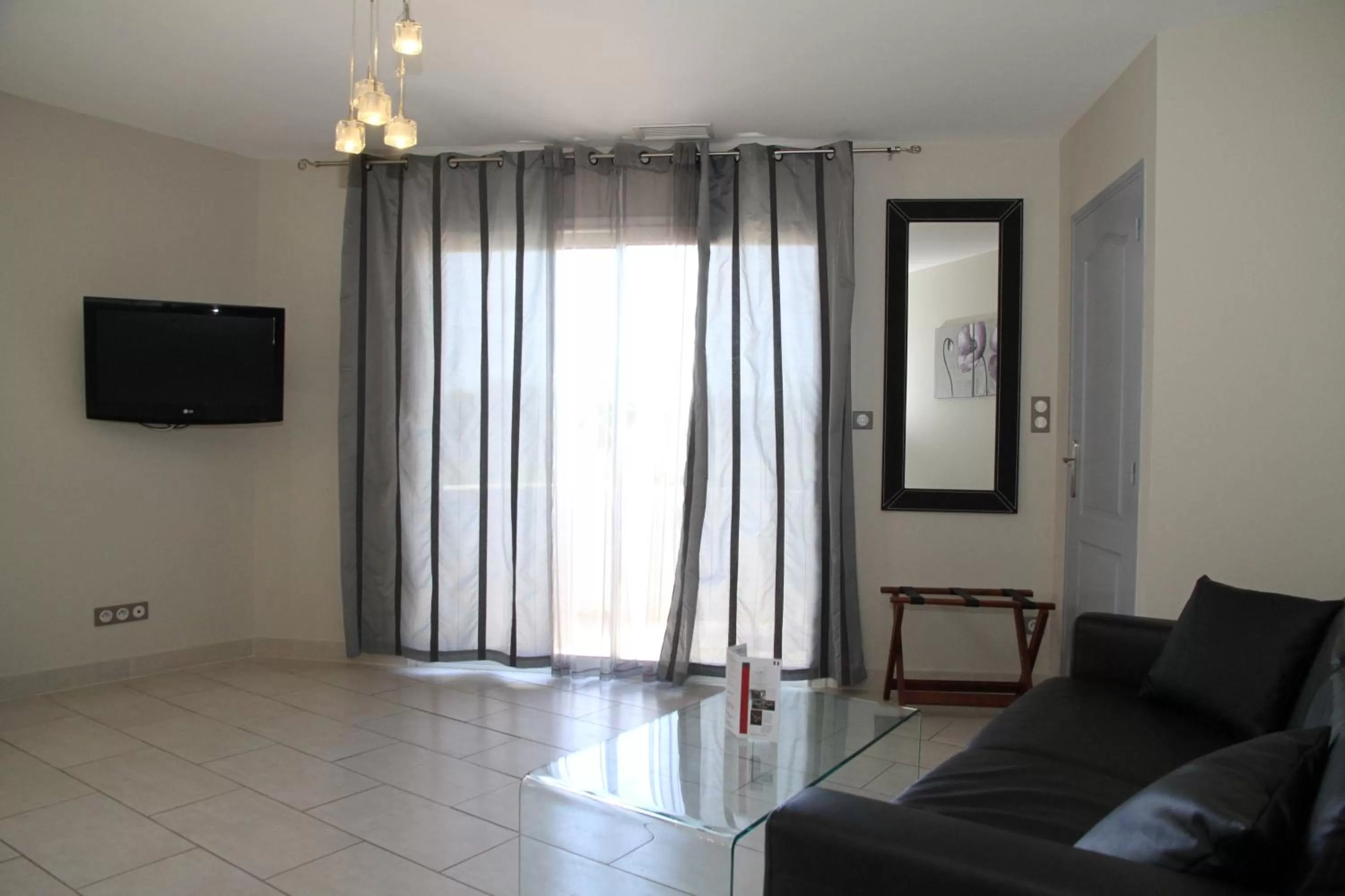 TV and multimedia in Hotel Saint Germain