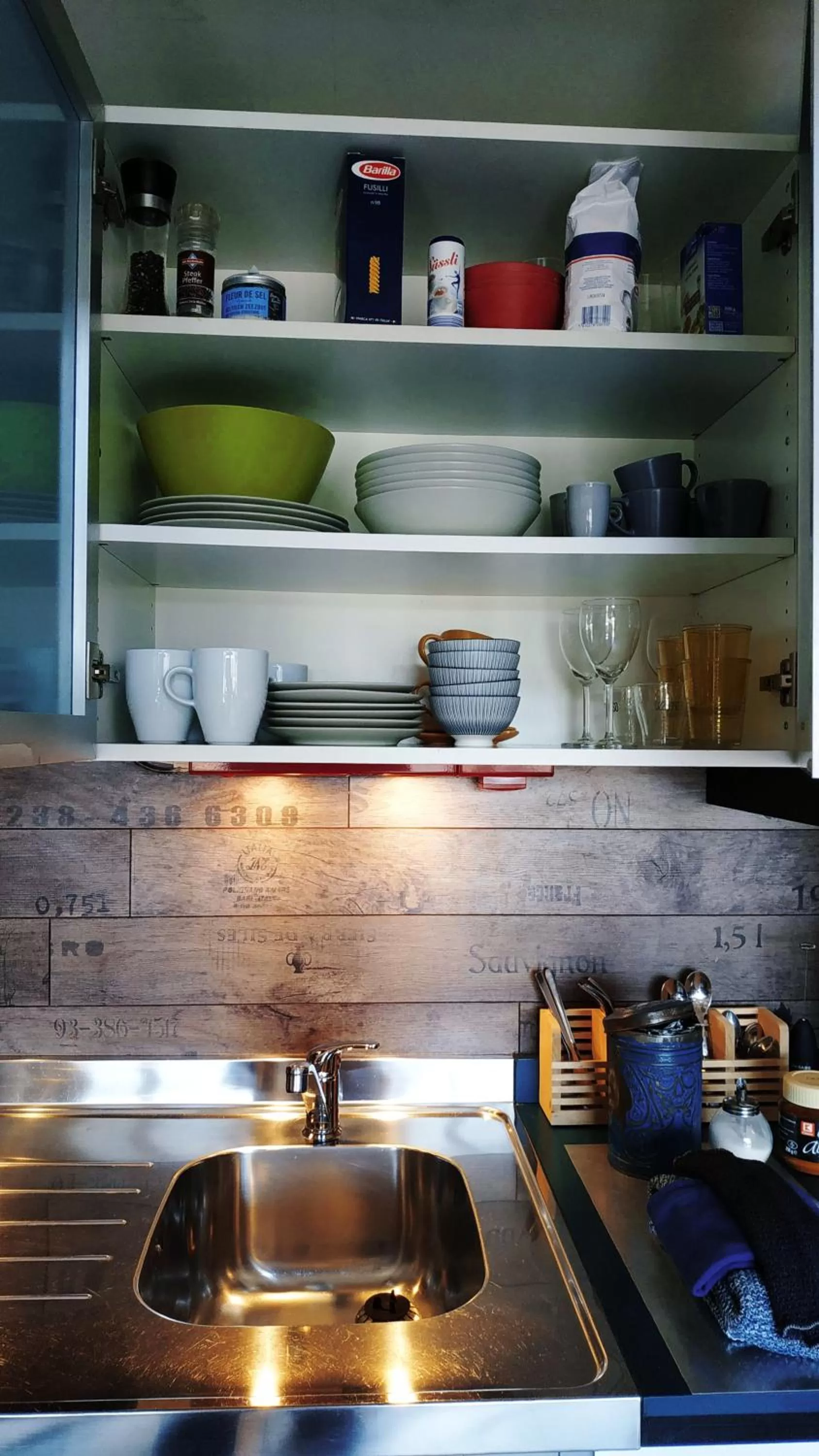 Kitchen/Kitchenette in Blue Wall BnB