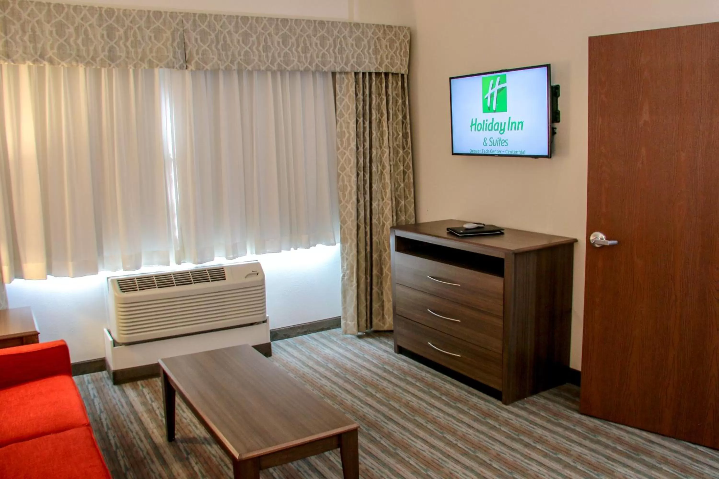 Photo of the whole room in Holiday Inn & Suites Denver Tech Center-Centennial by IHG