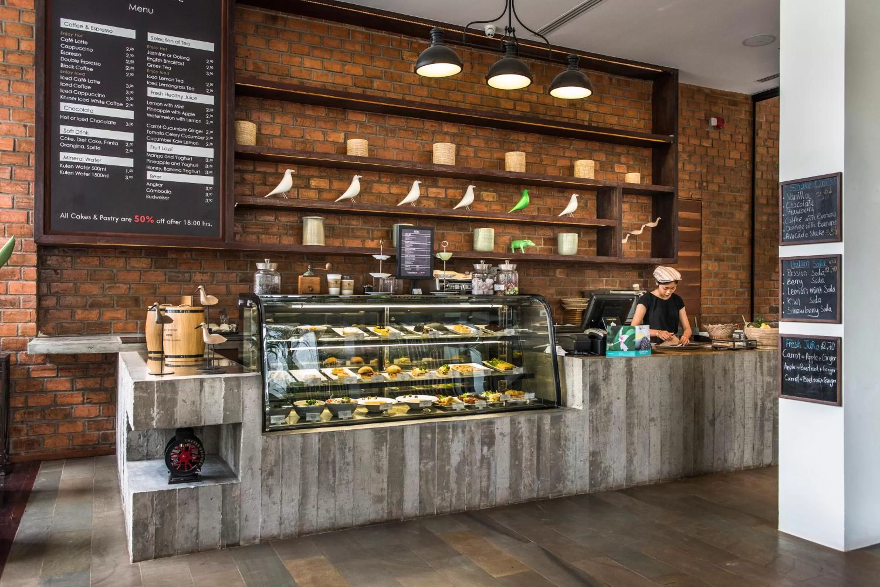 Restaurant/places to eat in The Aviary Hotel