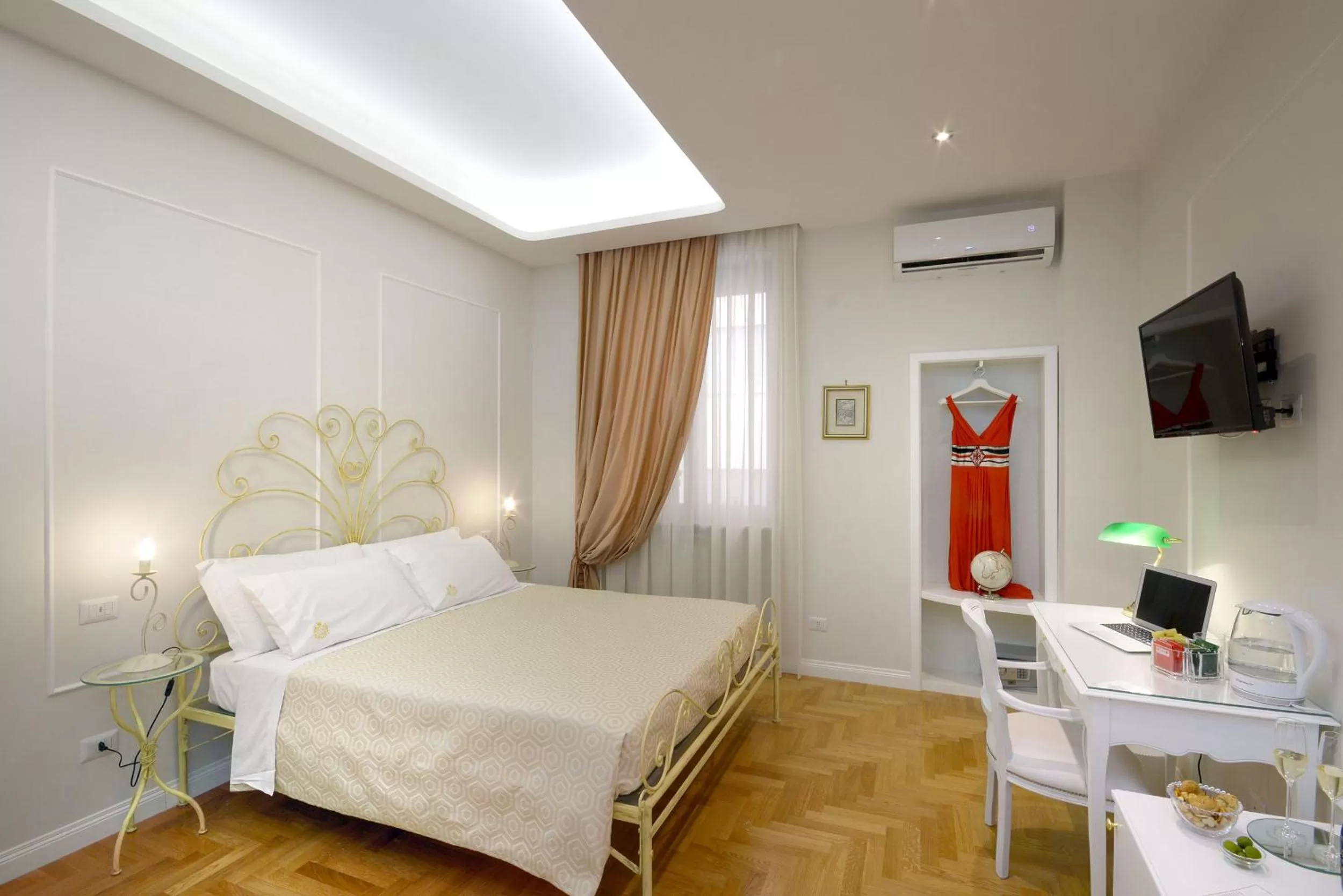 Photo of the whole room, Bed in Residenza Borbonica