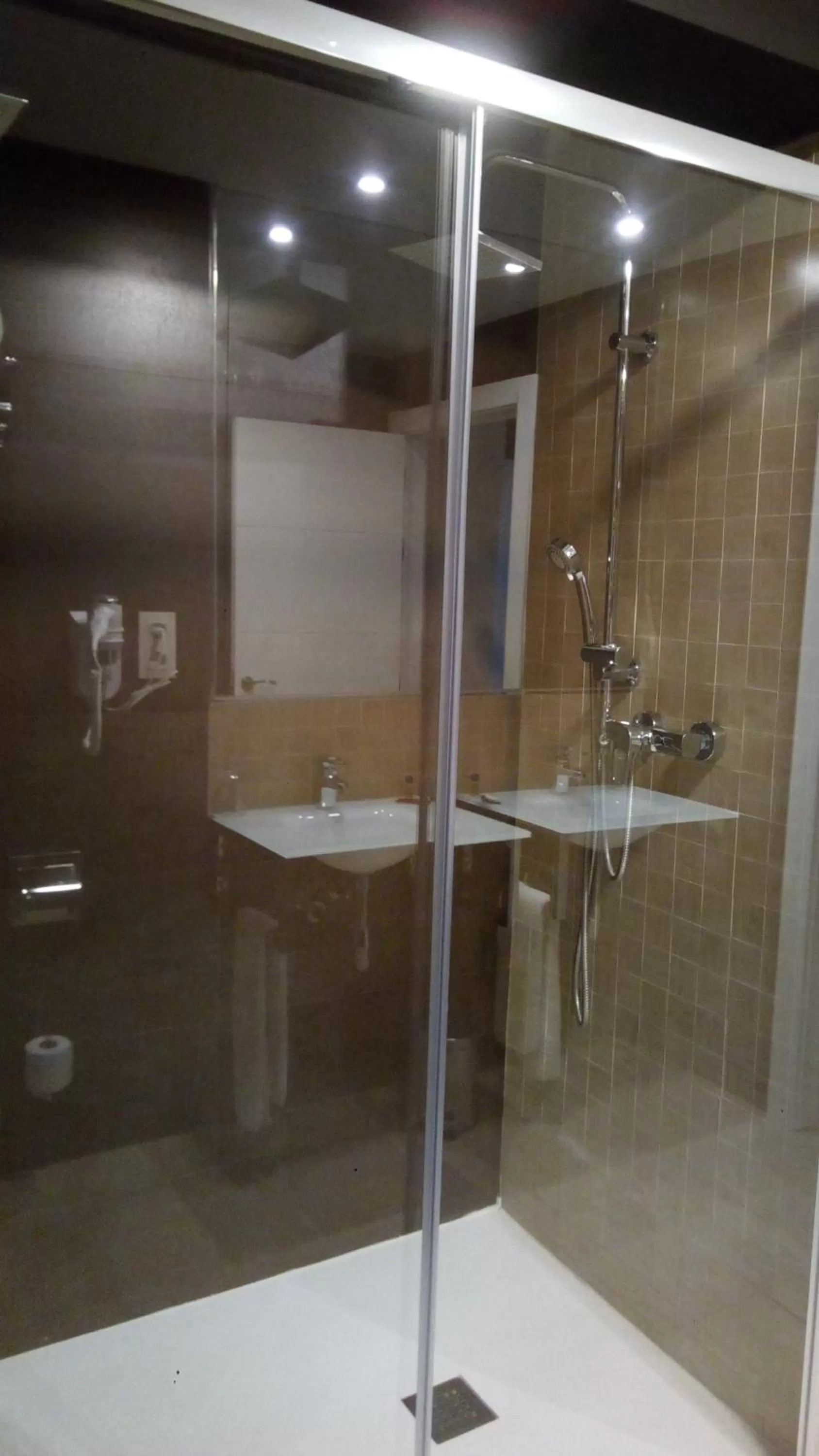 Bathroom in Hotel Resort Cueva del Fraile