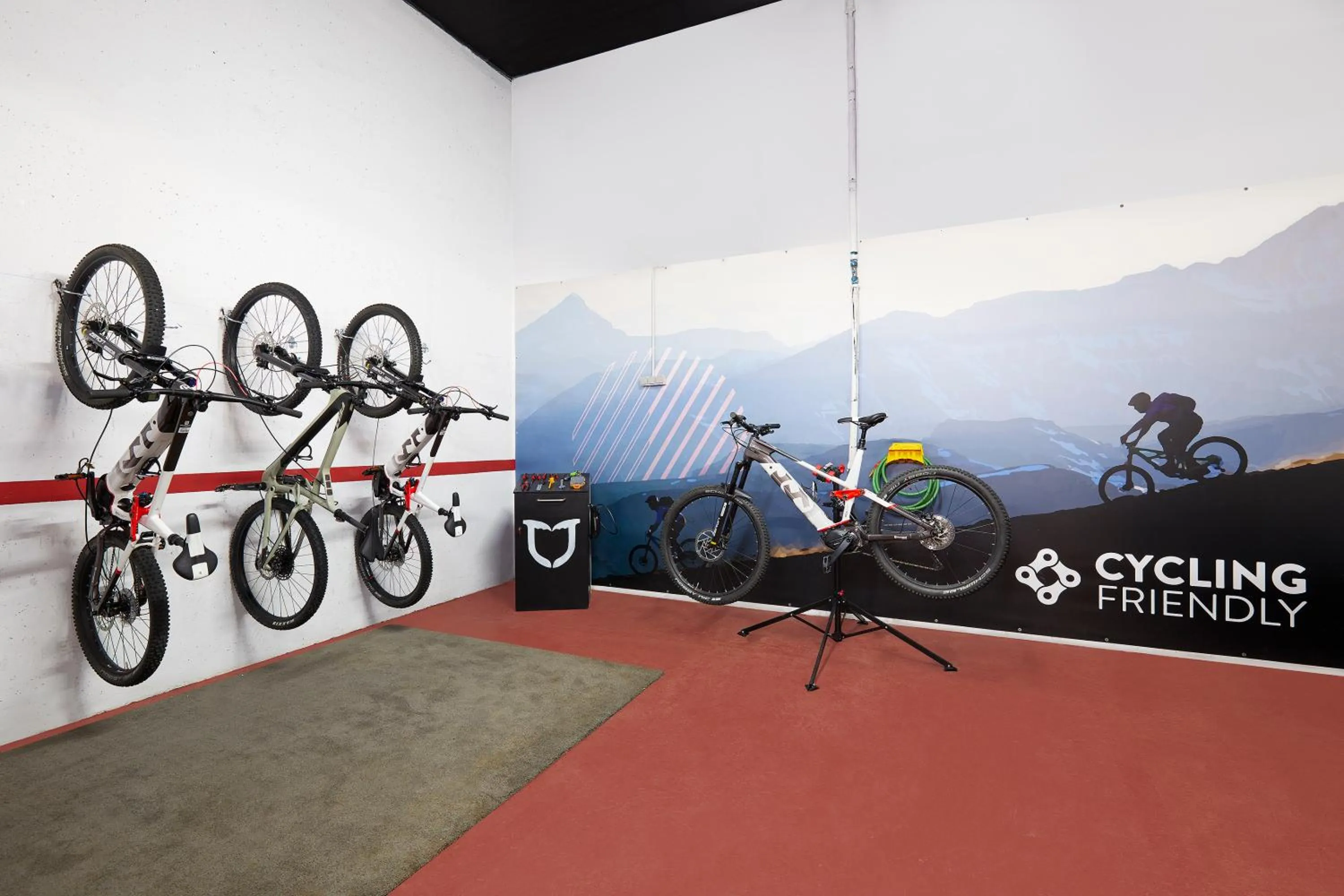 Cycling in Park Piolets MountainHotel & Spa