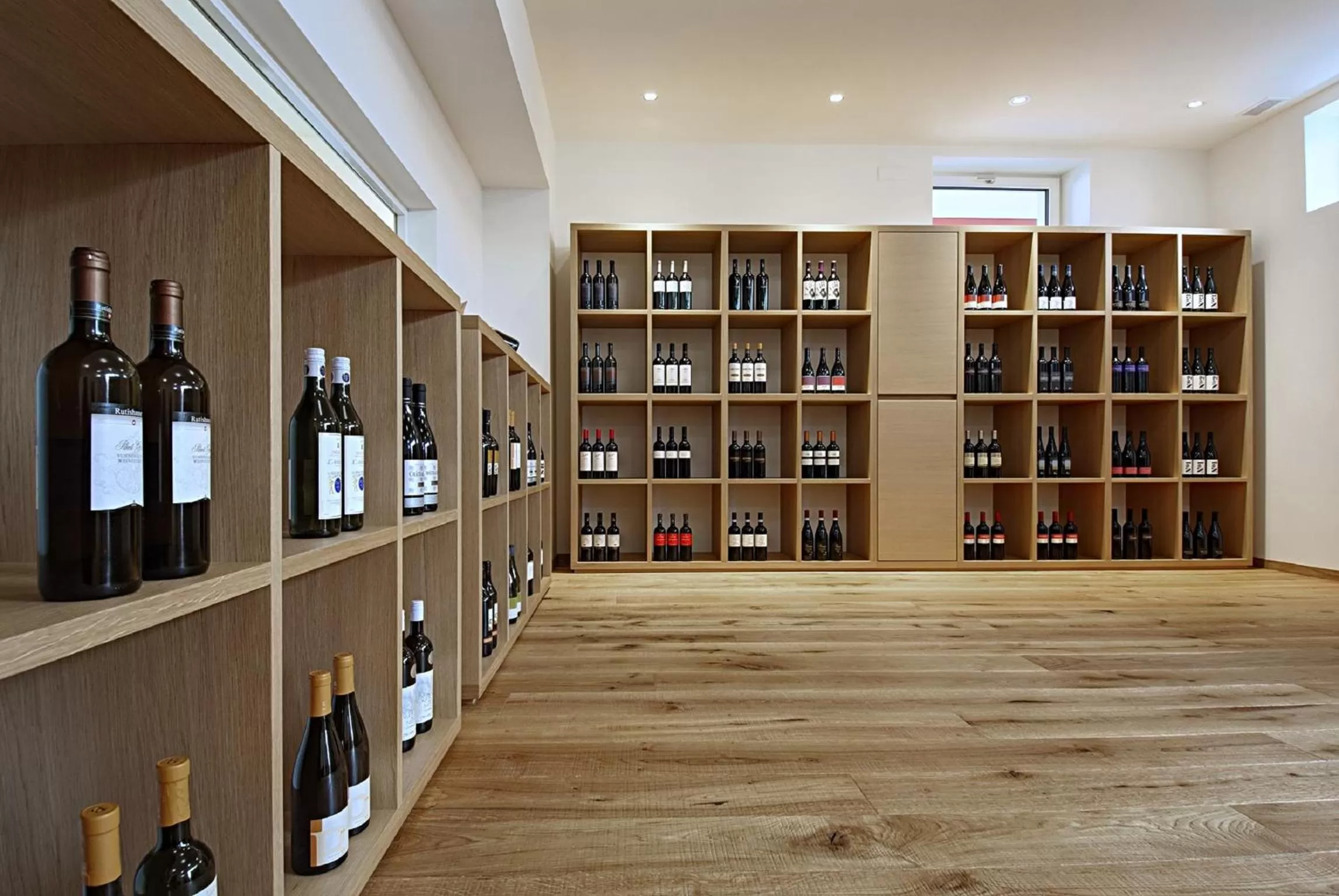 Business facilities, Library in Gasthof Eisenbahn