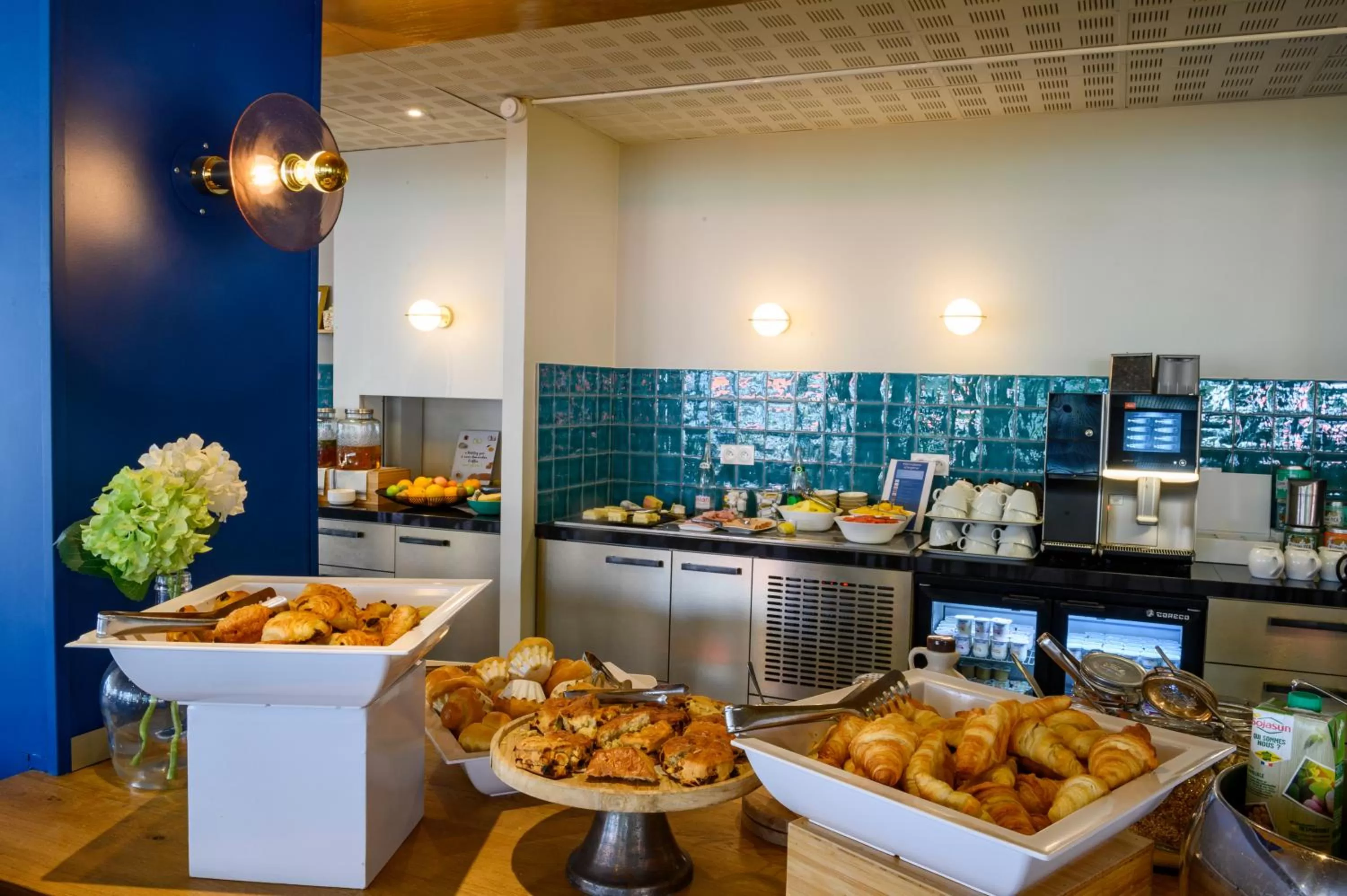 Breakfast in Novotel Orléans Chemins De Sologne Demeures De Campagne