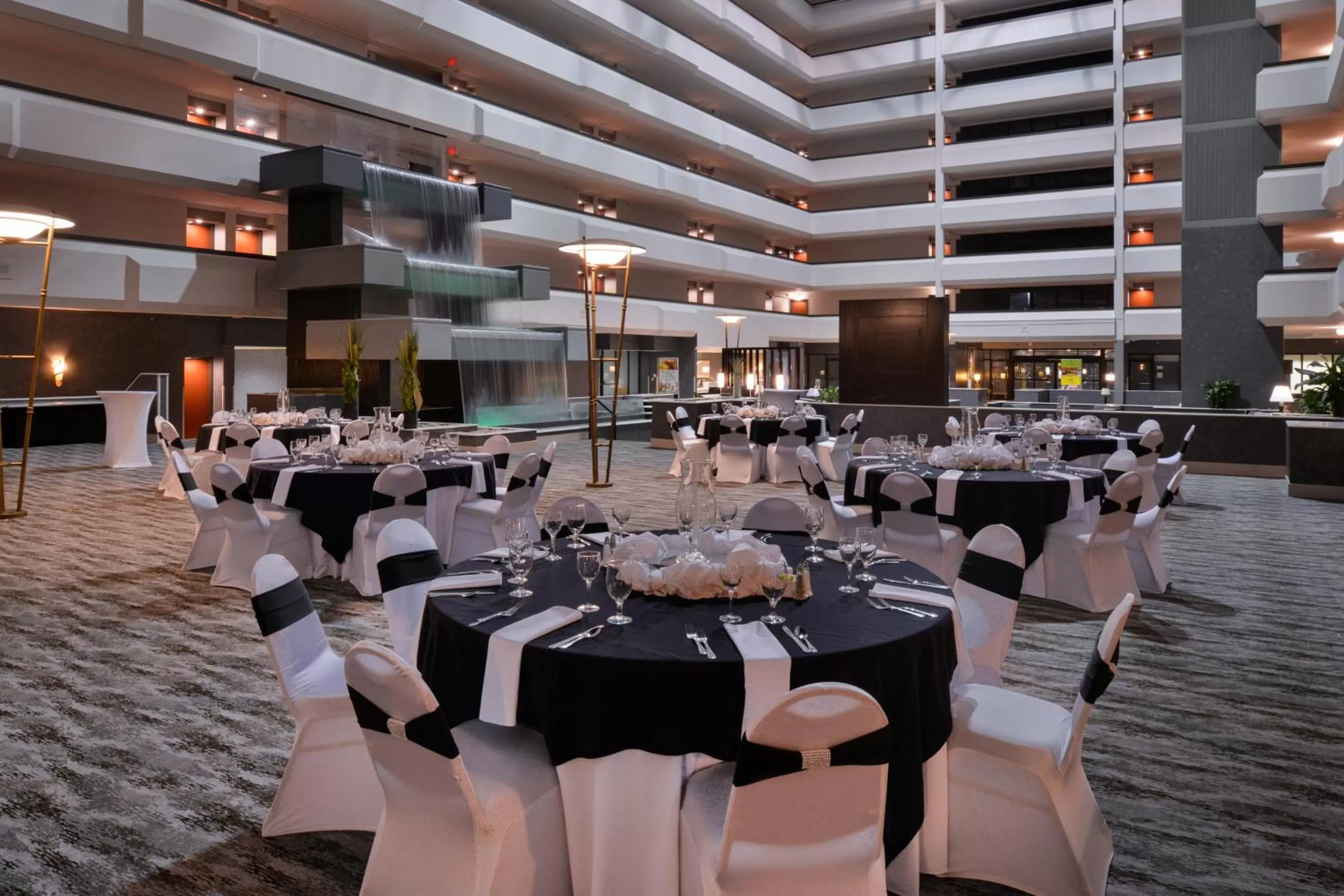 Property building in Holiday Inn Hotel and Suites Beaumont-Plaza I-10 & Walden by IHG