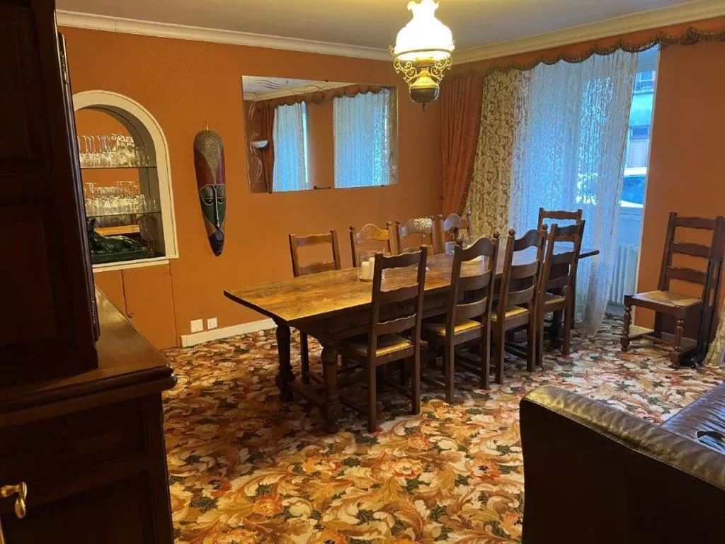 Dining Area in Ô SAINT MICHEL