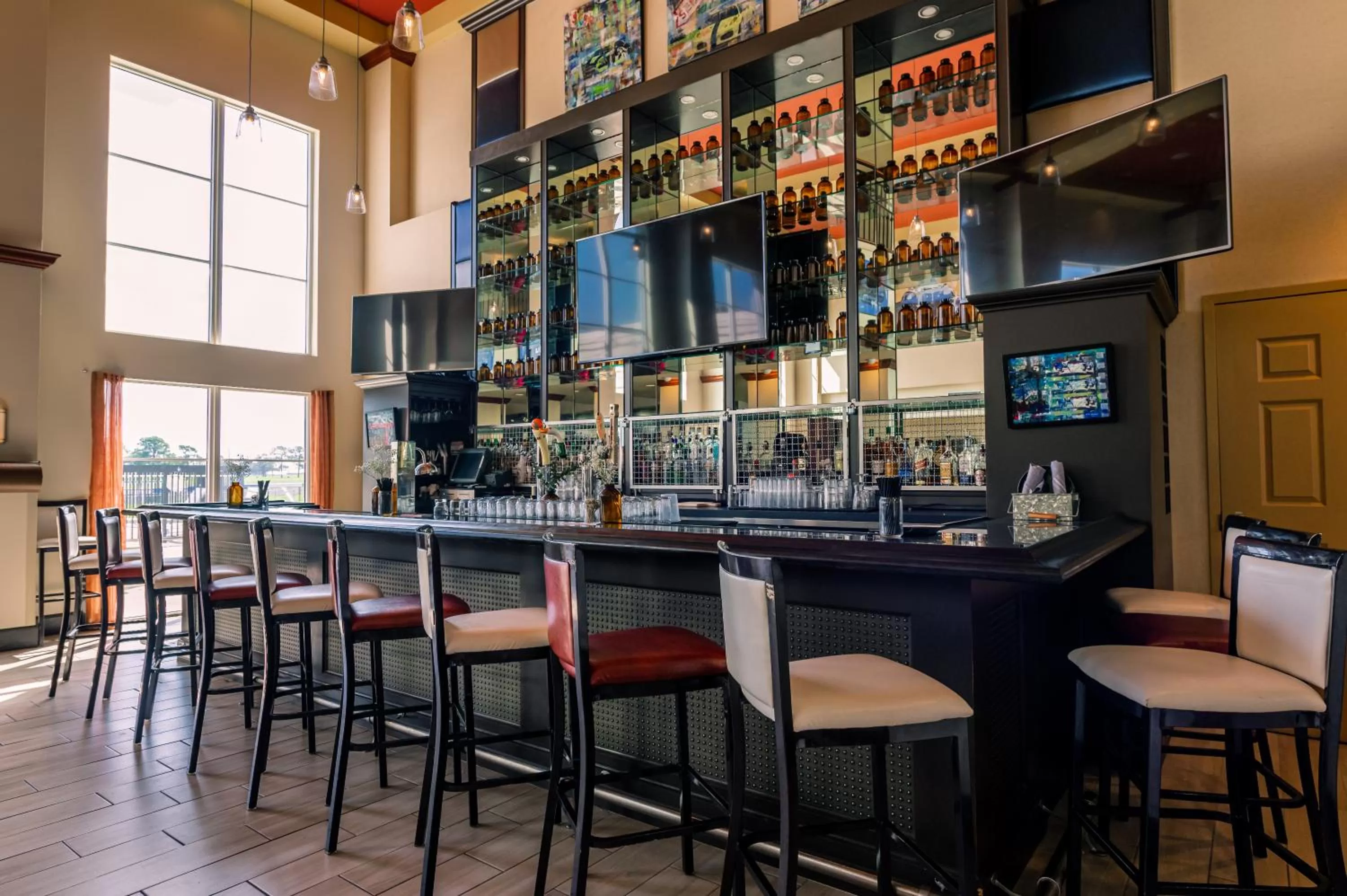 Restaurant/places to eat in SEVEN Sebring Raceway Hotel