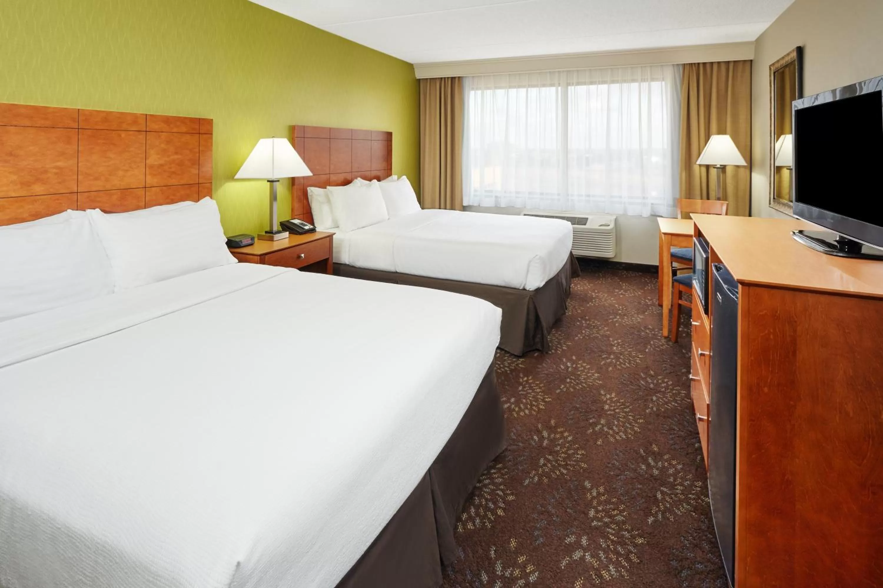 Photo of the whole room in Holiday Inn Chicago Matteson Conference Center by IHG