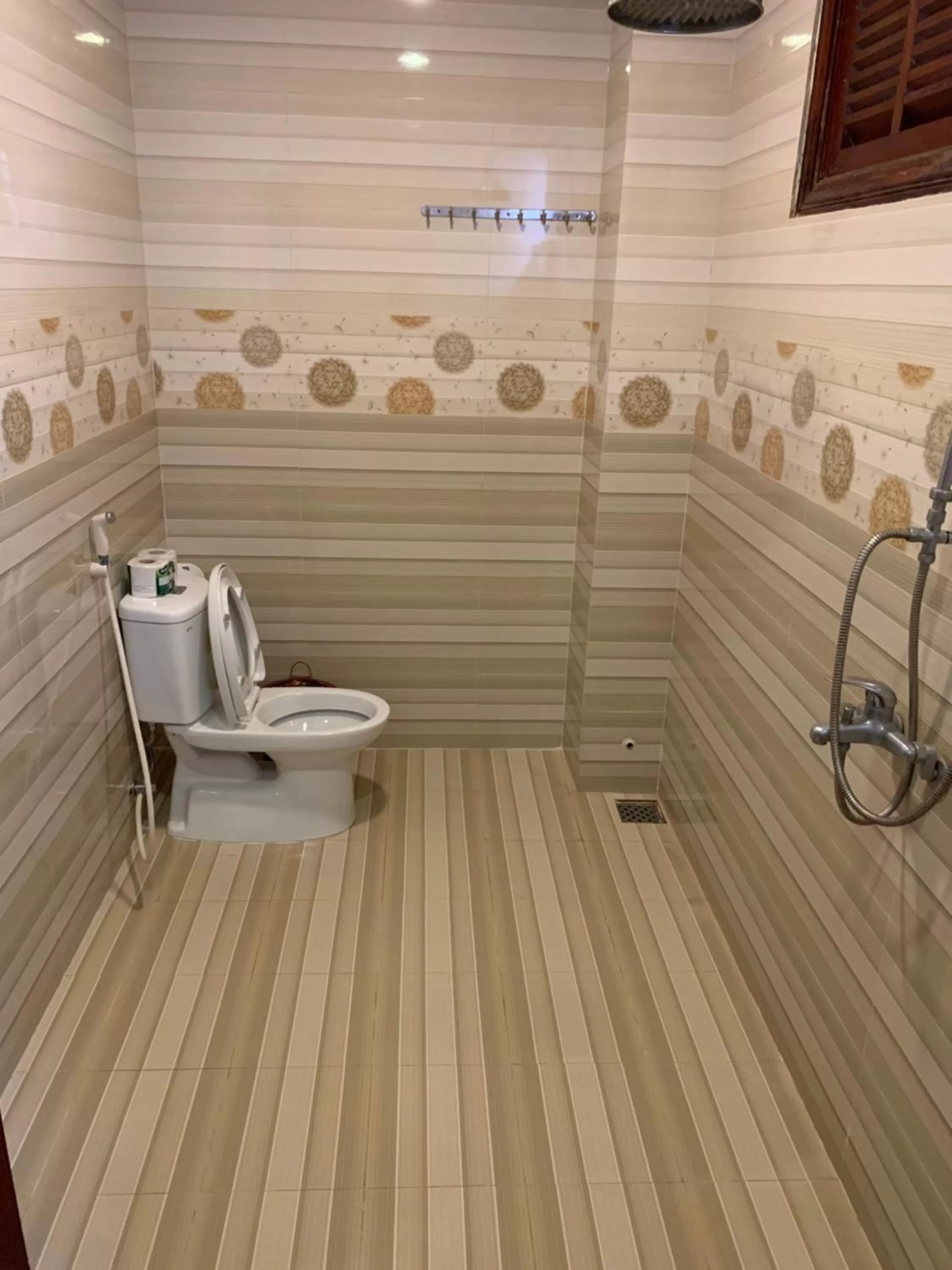 Shower, Bathroom in Qua Cam Tim Homestay