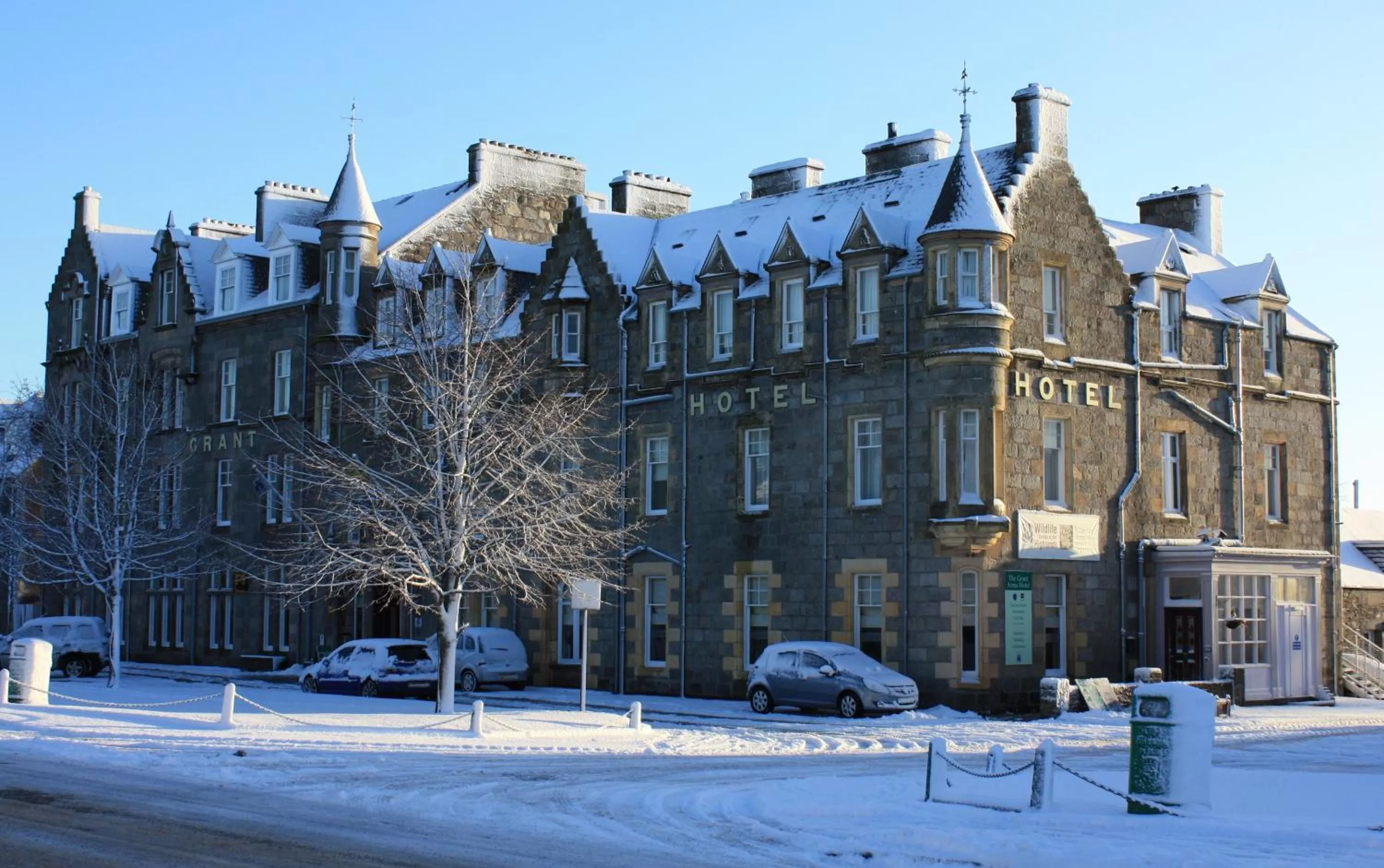 Facade/entrance in Grant Arms Hotel