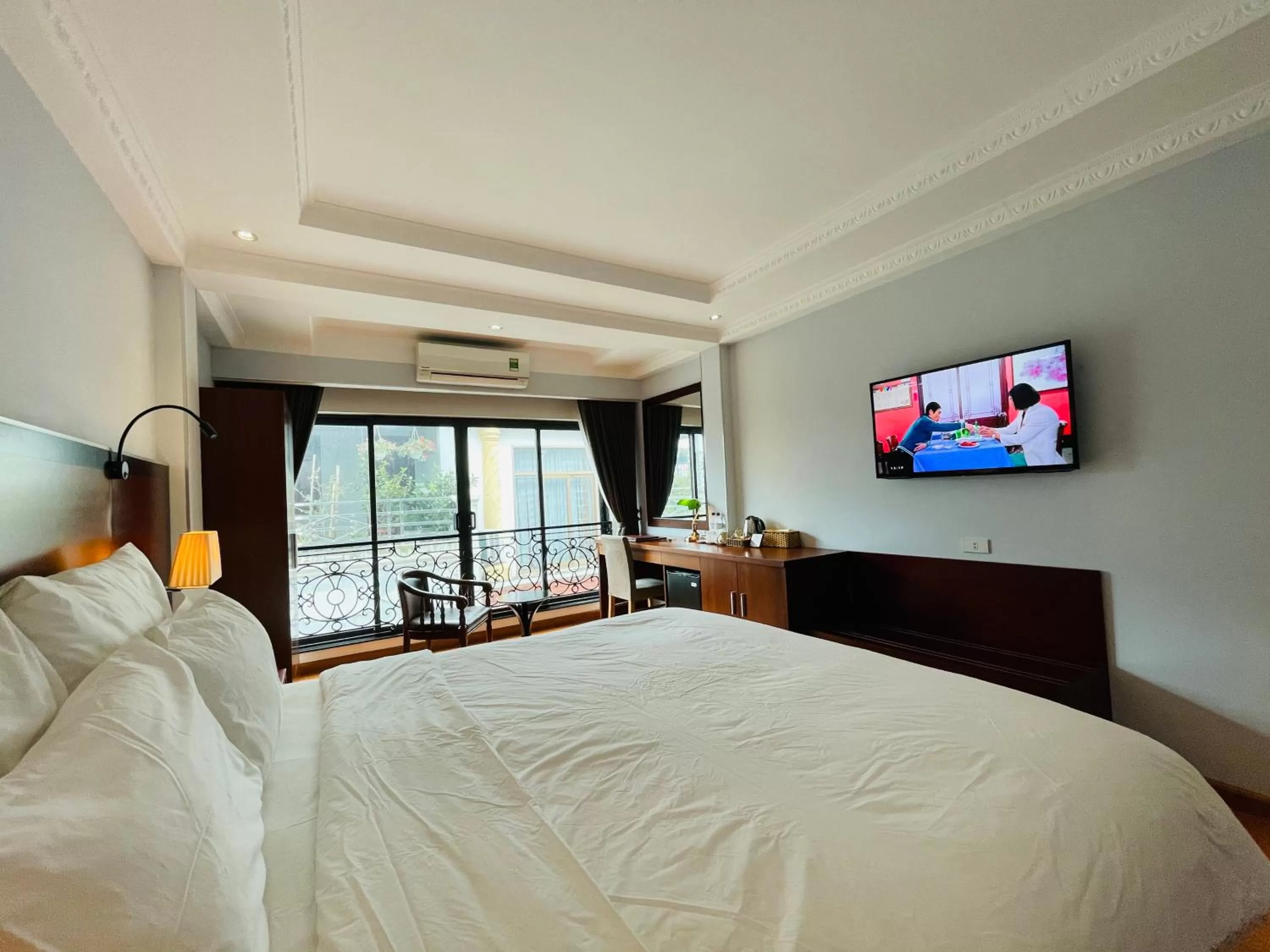 Photo of the whole room, Bed in The Vancouver Hotel - Ninh Binh