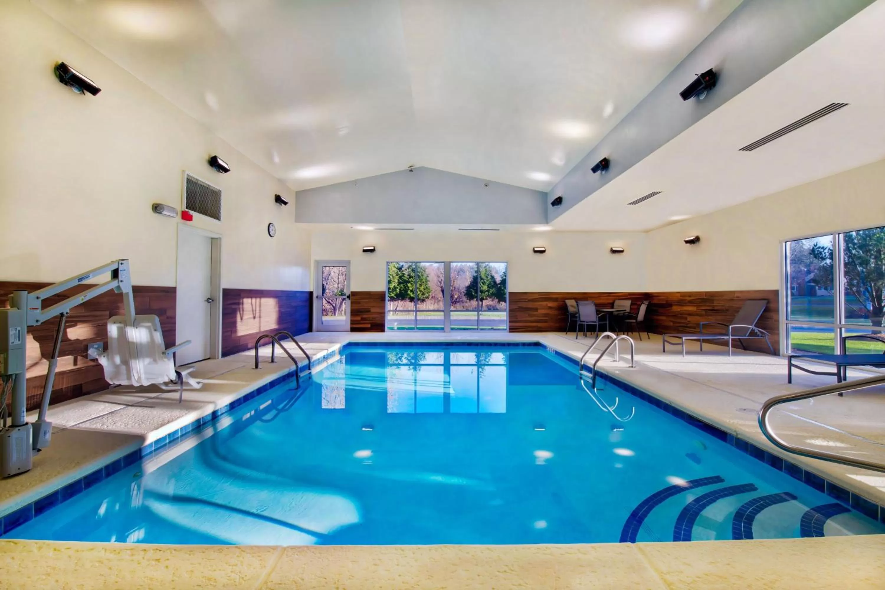 Swimming pool in Fairfield Inn & Suites by Marriott Cortland