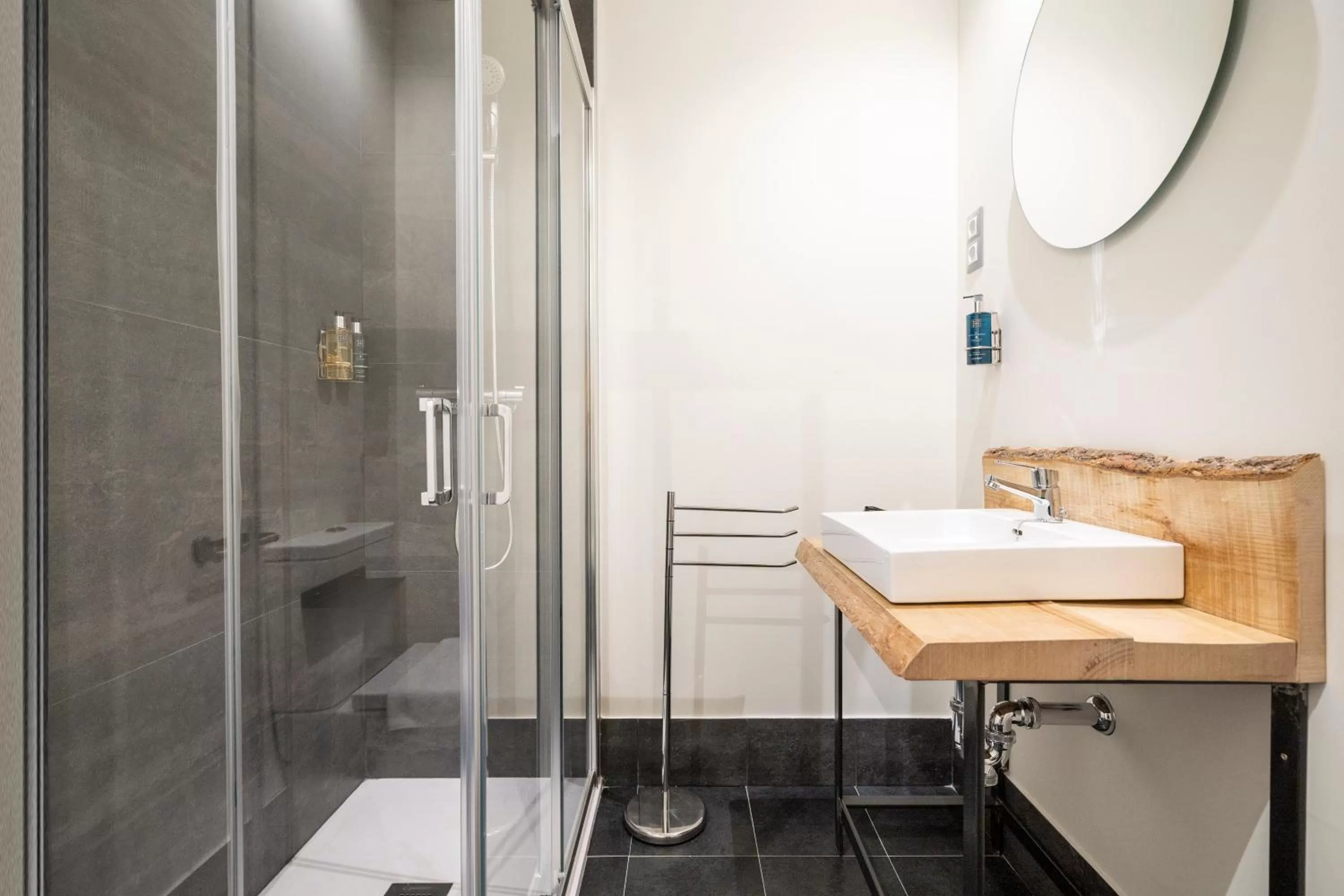 Bathroom in Dobo Azacanes Hostal